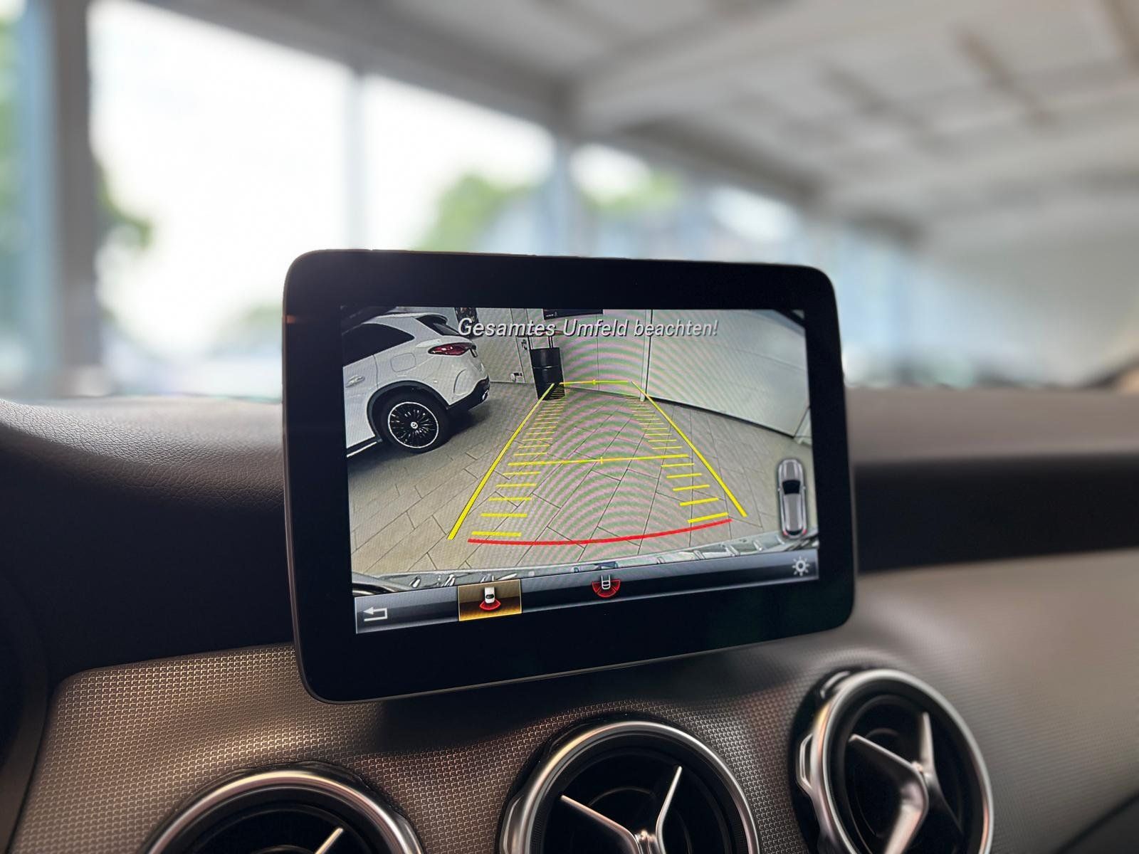Fahrzeugabbildung Mercedes-Benz GLA 180 Urban KAMERA+LED+PARKTRONIC+SITZHIEZUNG