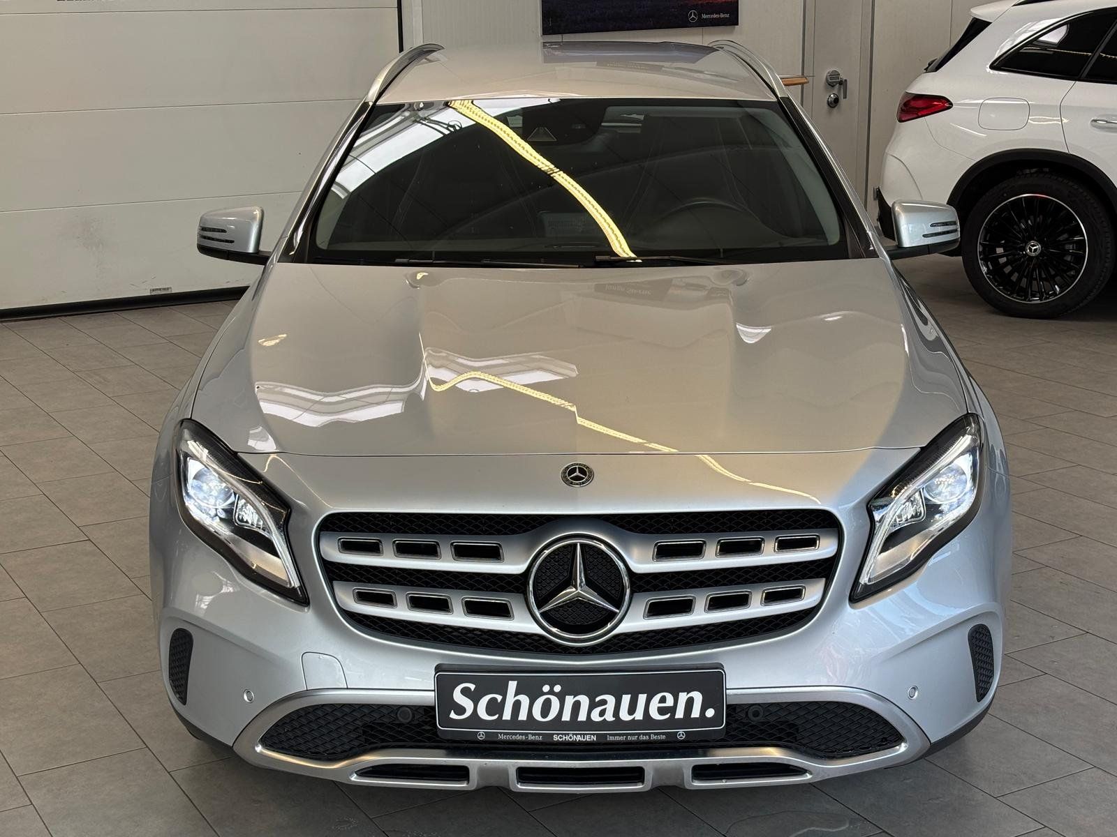 Fahrzeugabbildung Mercedes-Benz GLA 180 Urban KAMERA+LED+PARKTRONIC+SITZHIEZUNG