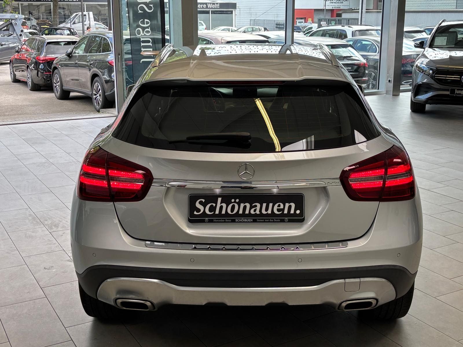 Fahrzeugabbildung Mercedes-Benz GLA 180 Urban KAMERA+LED+PARKTRONIC+SITZHIEZUNG
