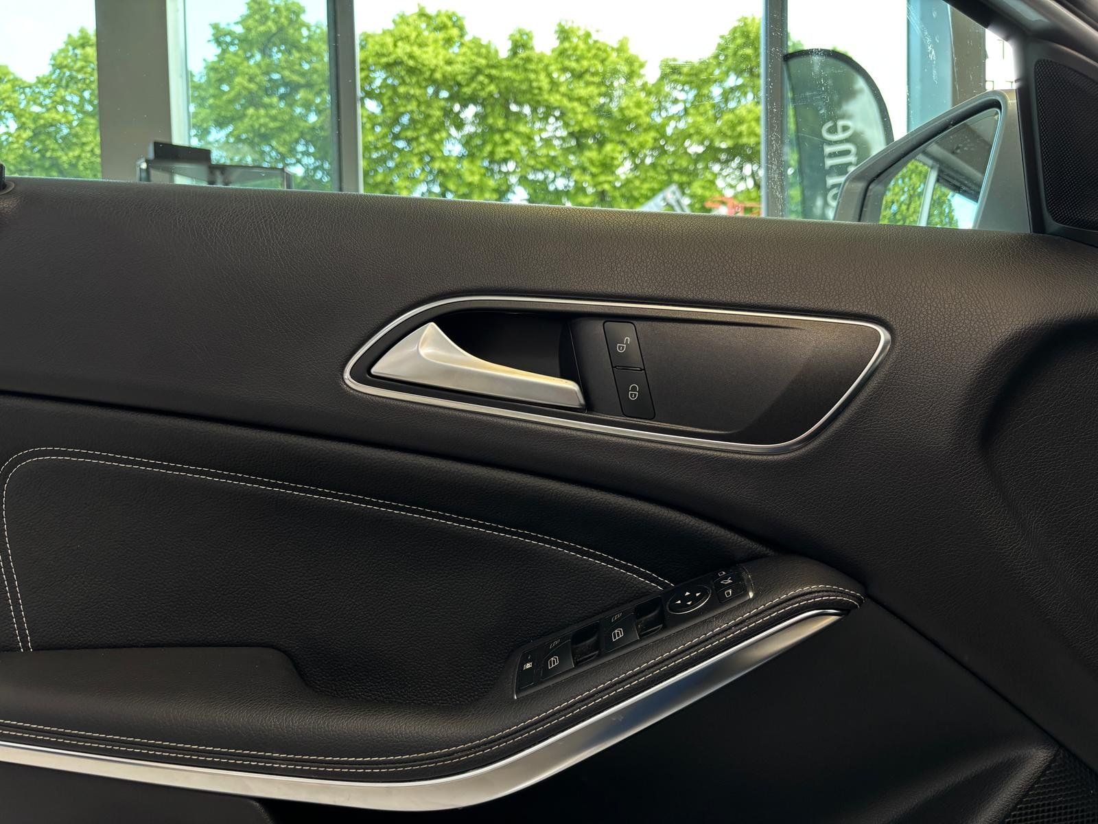Fahrzeugabbildung Mercedes-Benz GLA 180 Urban KAMERA+LED+PARKTRONIC+SITZHIEZUNG