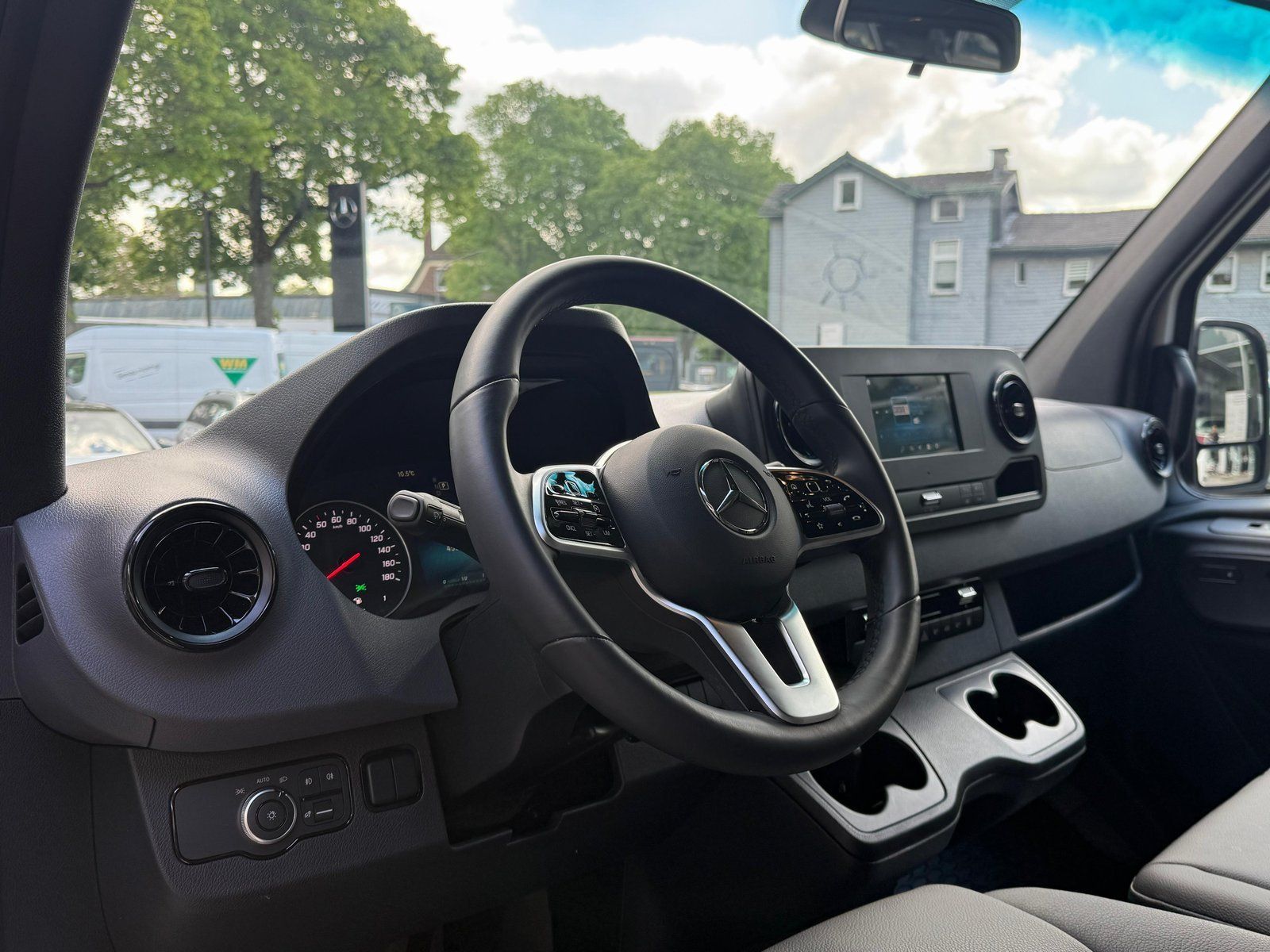 Fahrzeugabbildung Mercedes-Benz Sprinter 319 4x4 L3H2 AHK3,5t+LED+STDHZ+TRENNWAN