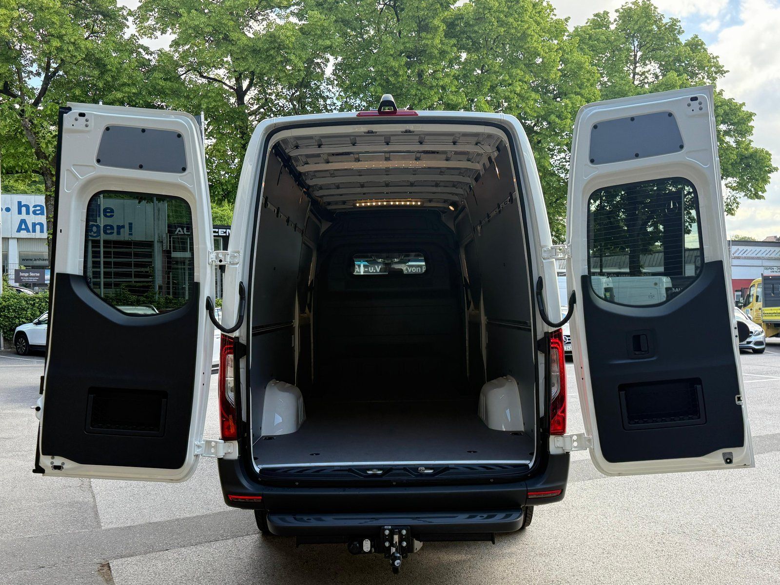 Fahrzeugabbildung Mercedes-Benz Sprinter 319 4x4 L3H2 AHK3,5t+LED+STDHZ+TRENNWAN