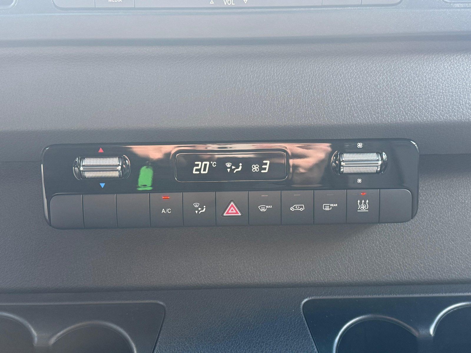 Fahrzeugabbildung Mercedes-Benz Sprinter 319 4x4 L3H2 AHK3,5t+LED+STDHZ+TRENNWAN