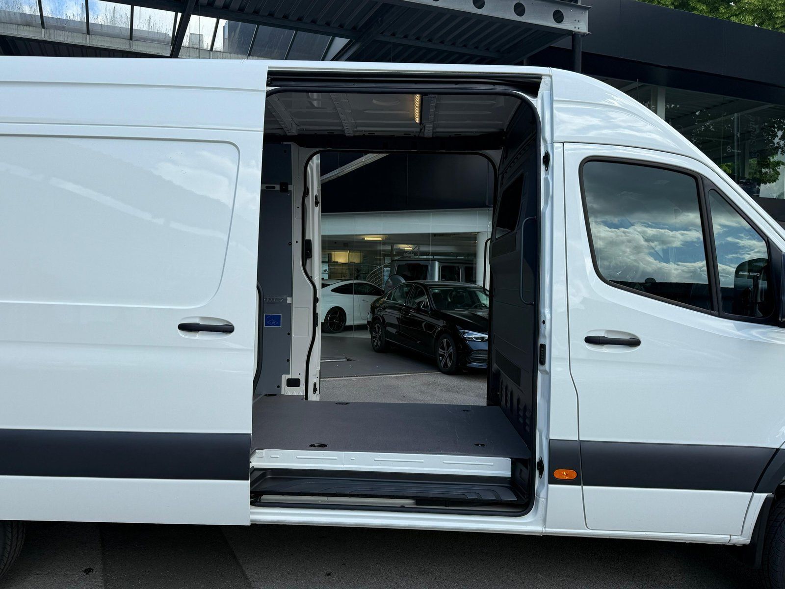 Fahrzeugabbildung Mercedes-Benz Sprinter 319 4x4 L3H2 AHK3,5t+LED+STDHZ+TRENNWAN