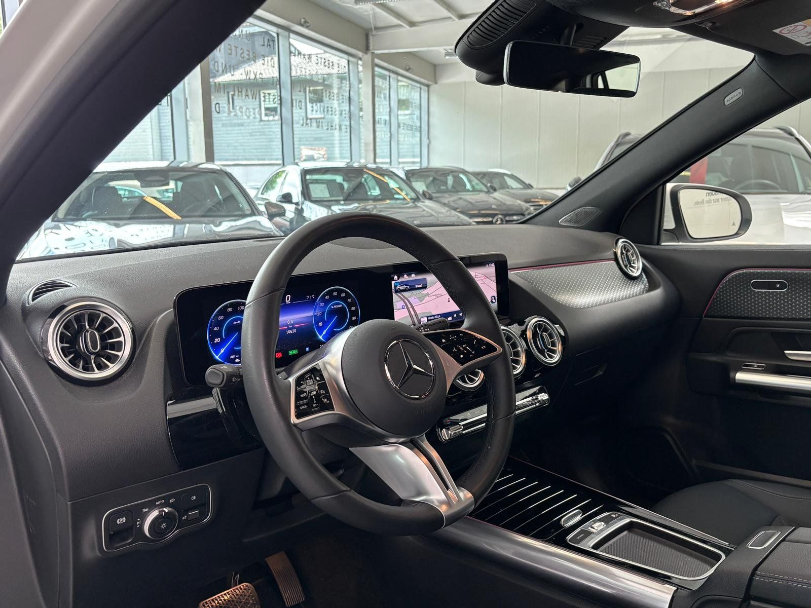 Fahrzeugabbildung Mercedes-Benz EQA 300 4M PROGRESSIVE ADV.+CARPLAY+VZ-ASSIST