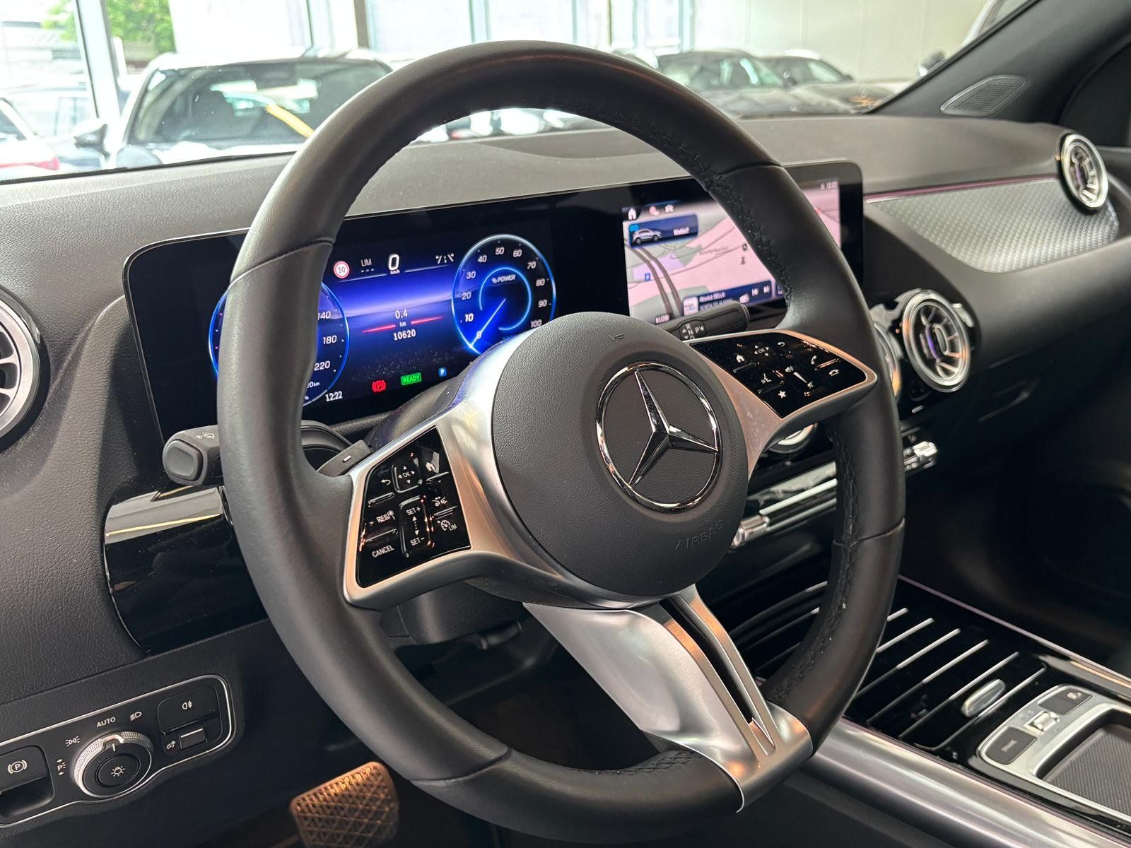 Fahrzeugabbildung Mercedes-Benz EQA 300 4M PROGRESSIVE ADV.+CARPLAY+VZ-ASSIST