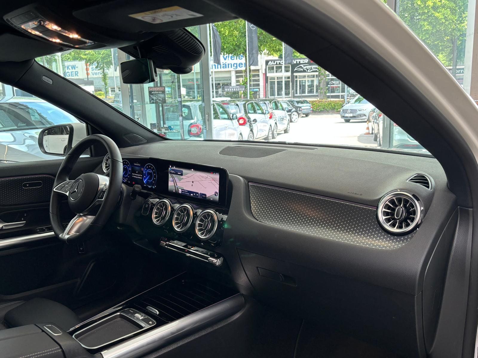 Fahrzeugabbildung Mercedes-Benz EQA 300 4M PROGRESSIVE ADV.+CARPLAY+VZ-ASSIST