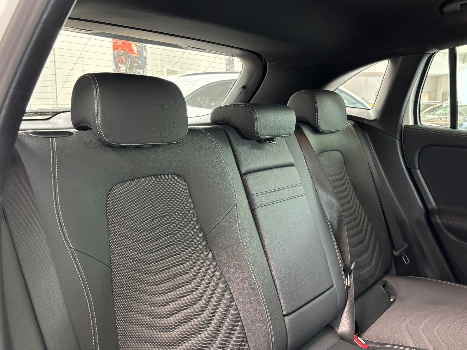 Fahrzeugabbildung Mercedes-Benz EQA 300 4M PROGRESSIVE ADV.+CARPLAY+VZ-ASSIST