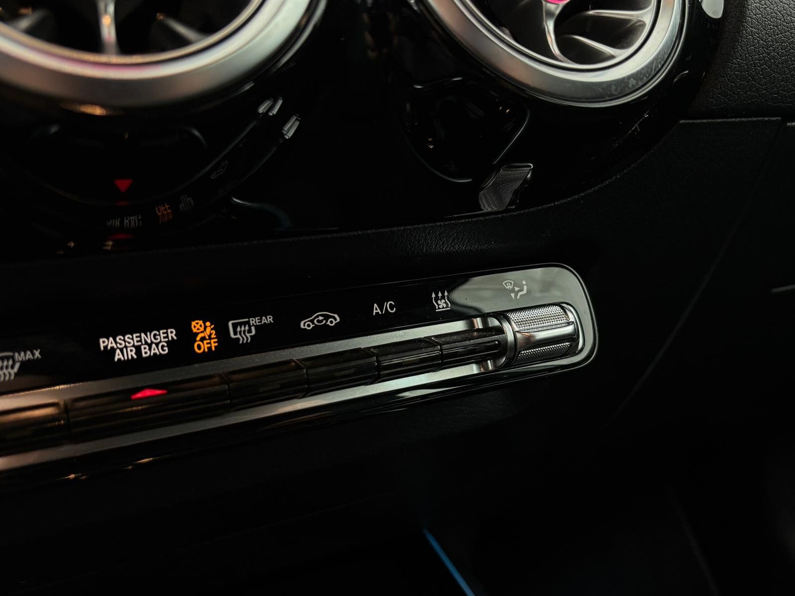Fahrzeugabbildung Mercedes-Benz EQA 300 4M PROGRESSIVE ADV.+CARPLAY+VZ-ASSIST