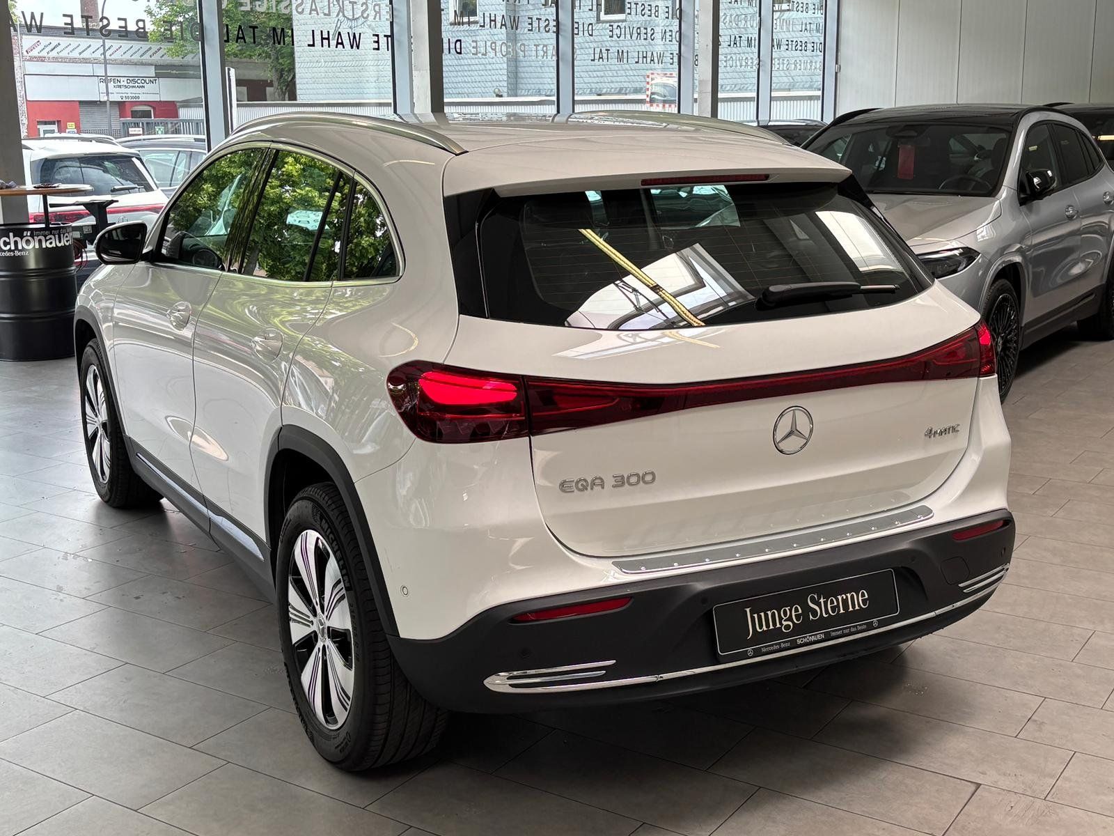 Fahrzeugabbildung Mercedes-Benz EQA 300 4M PROGRESSIVE ADV.+CARPLAY+VZ-ASSIST