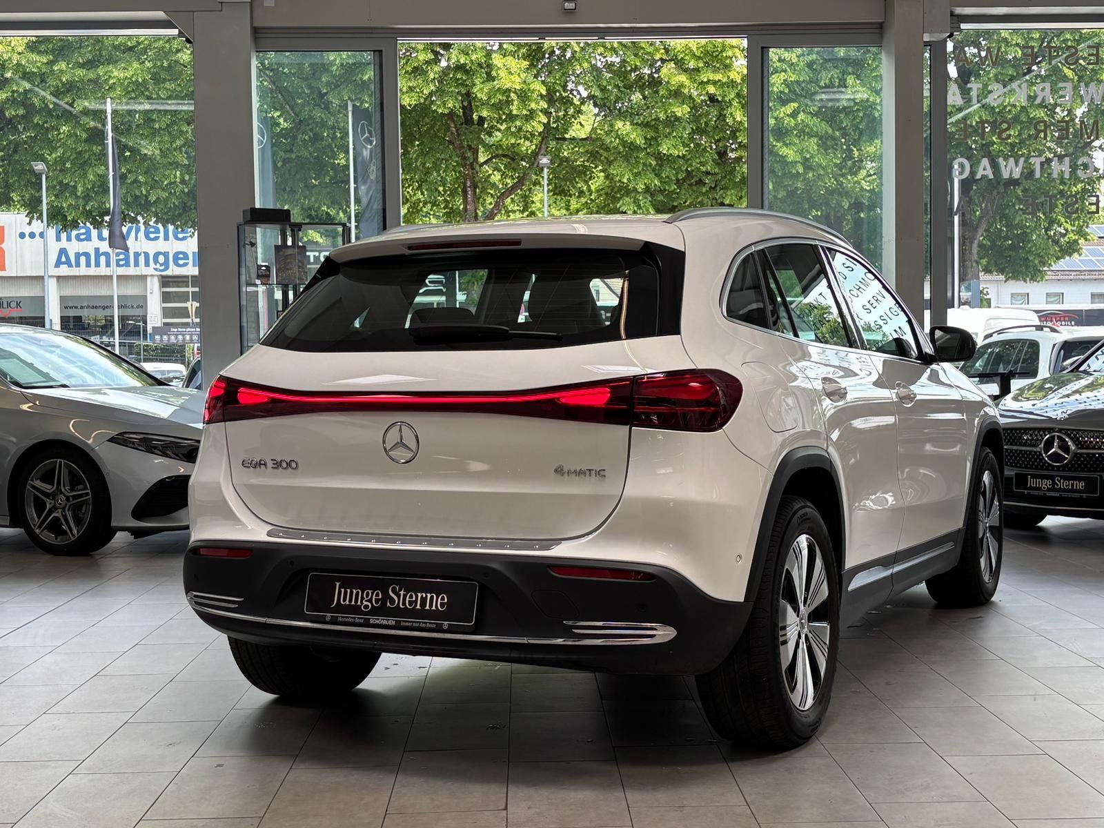 Fahrzeugabbildung Mercedes-Benz EQA 300 4M PROGRESSIVE ADV.+CARPLAY+VZ-ASSIST