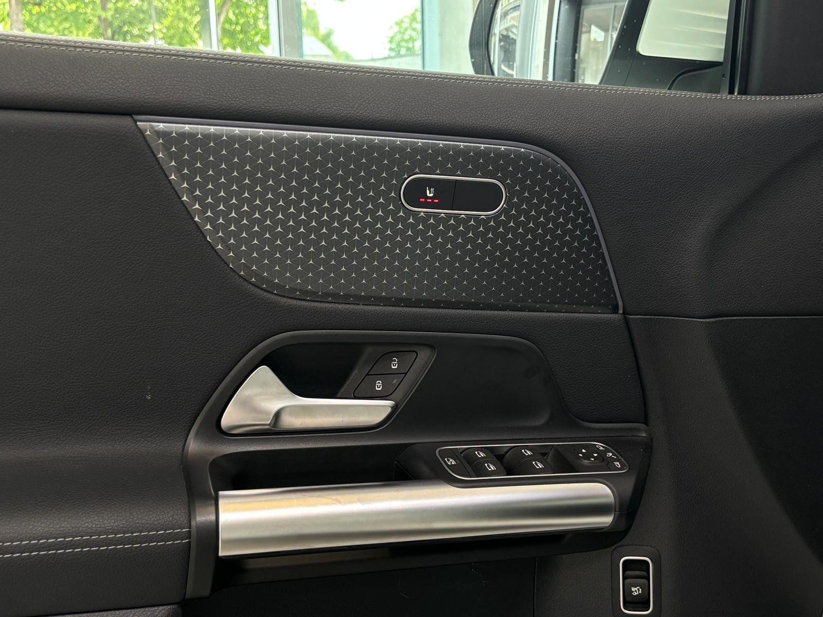 Fahrzeugabbildung Mercedes-Benz EQA 300 4M PROGRESSIVE ADV.+CARPLAY+VZ-ASSIST