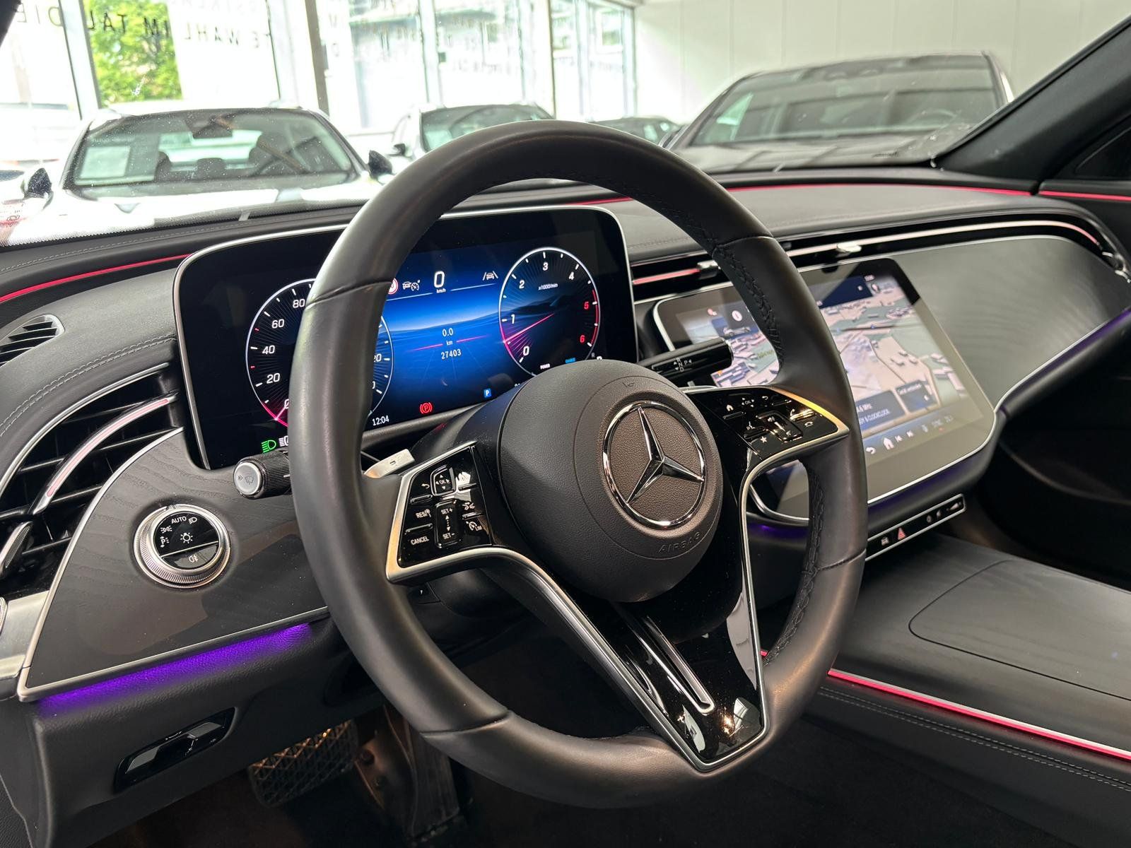 Fahrzeugabbildung Mercedes-Benz E 450 d 4M T PANO+LEDER+AHK+DISTRO+KEYLESS+360°