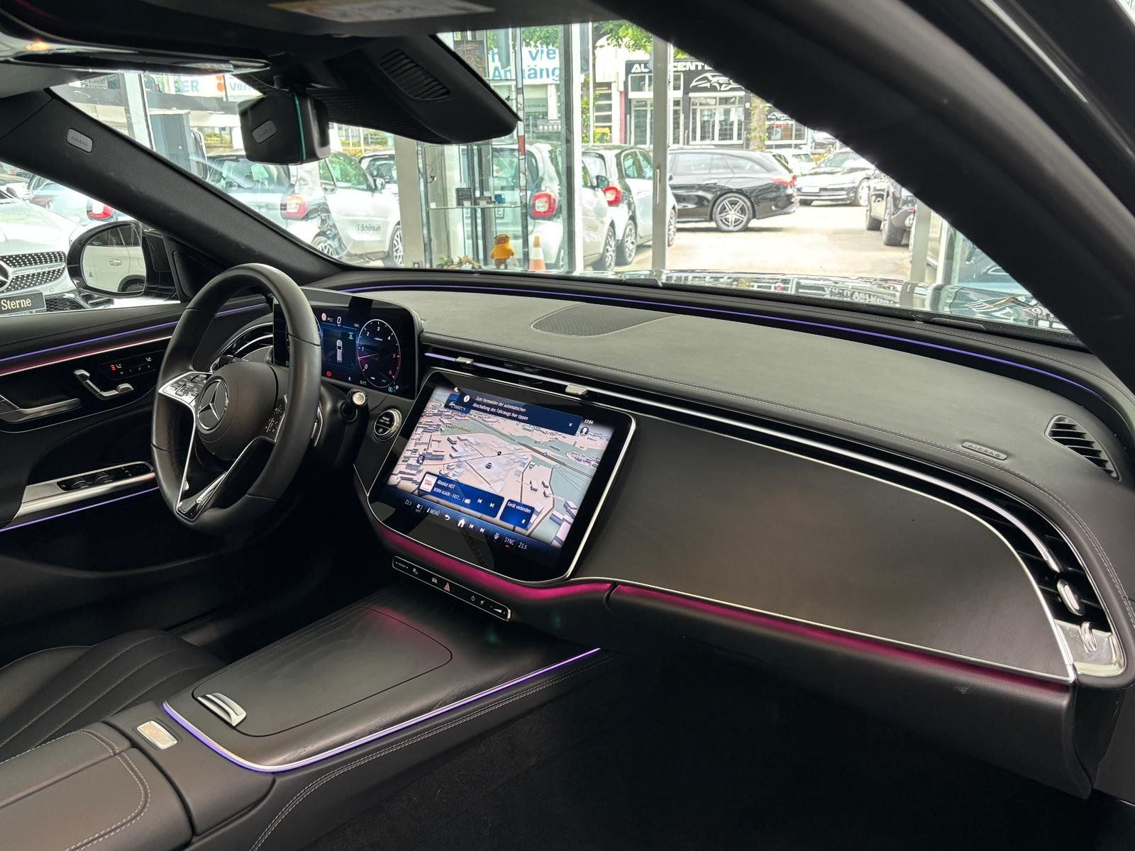 Fahrzeugabbildung Mercedes-Benz E 450 d 4M T PANO+LEDER+AHK+DISTRO+KEYLESS+360°