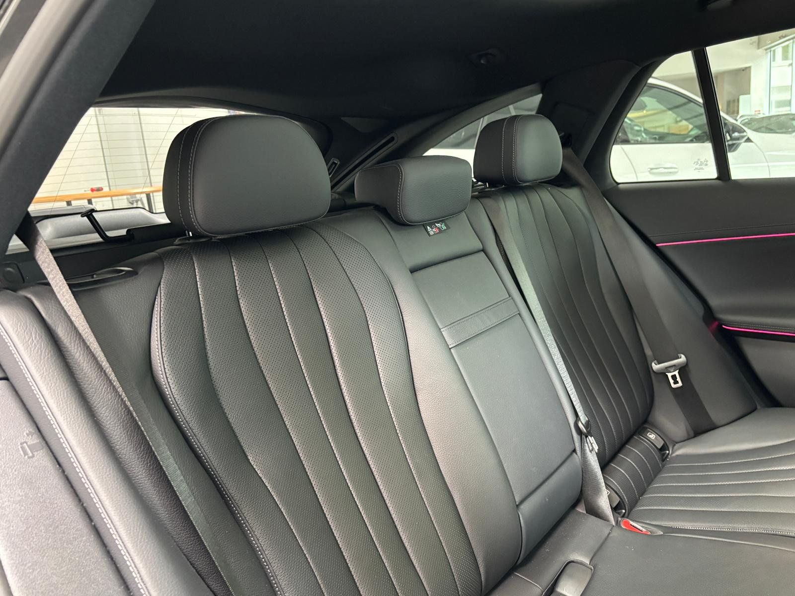 Fahrzeugabbildung Mercedes-Benz E 450 d 4M T PANO+LEDER+AHK+DISTRO+KEYLESS+360°
