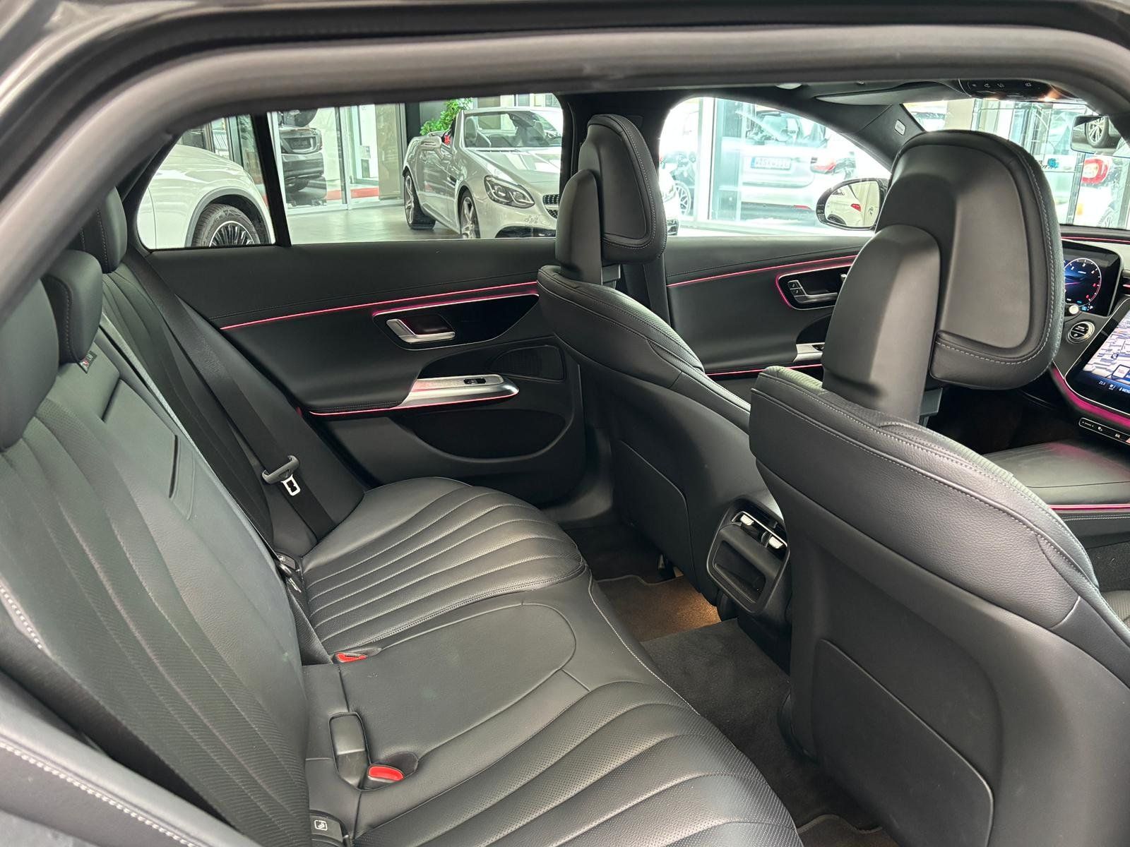Fahrzeugabbildung Mercedes-Benz E 450 d 4M T PANO+LEDER+AHK+DISTRO+KEYLESS+360°