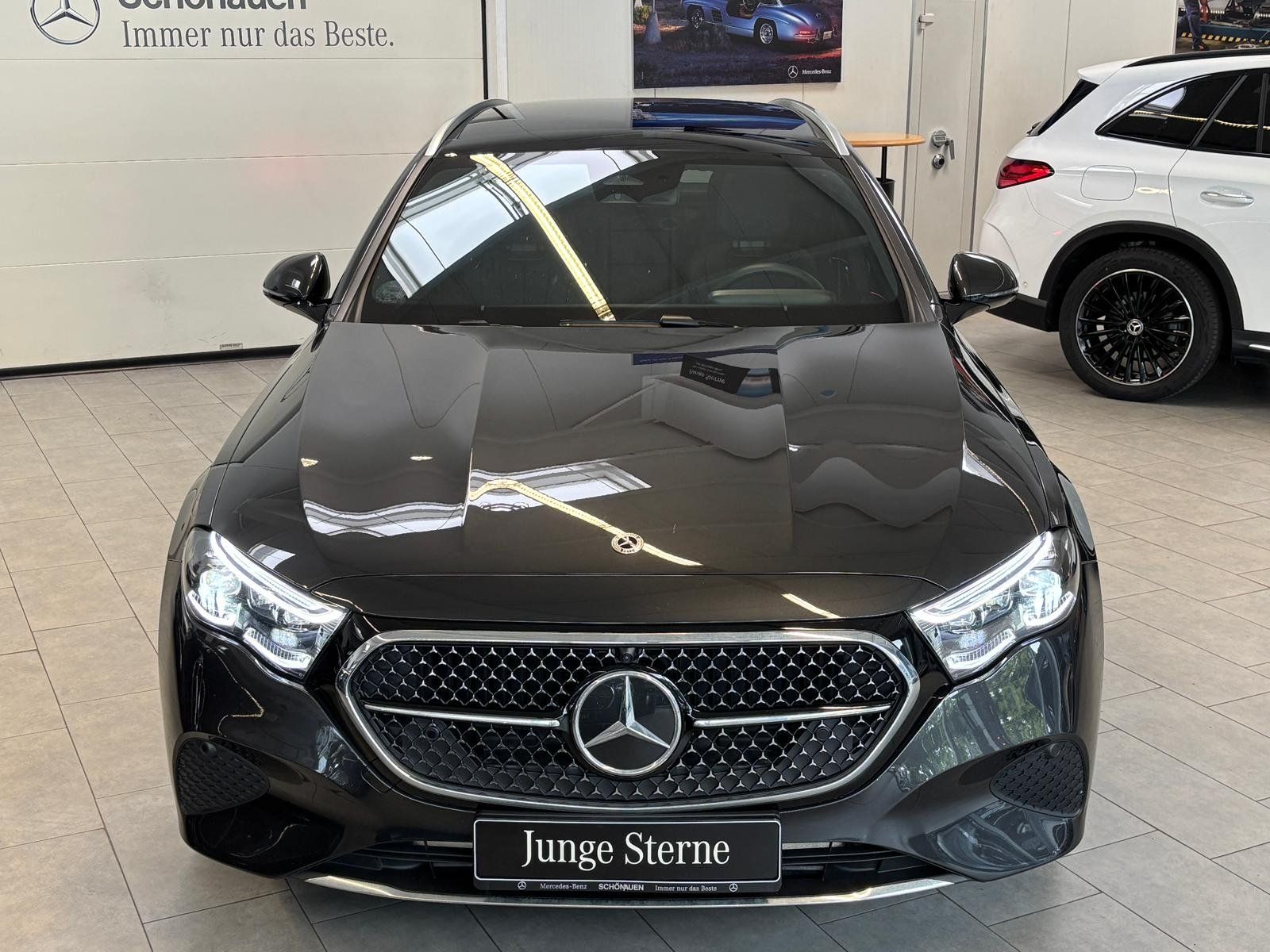 Fahrzeugabbildung Mercedes-Benz E 450 d 4M T PANO+LEDER+AHK+DISTRO+KEYLESS+360°