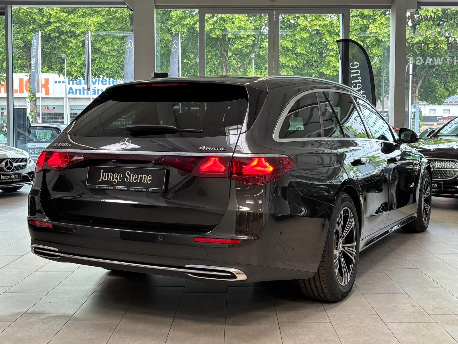 Fahrzeugabbildung Mercedes-Benz E 450 d 4M T PANO+LEDER+AHK+DISTRO+KEYLESS+360°