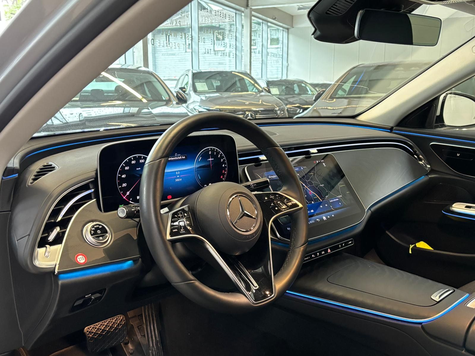 Fahrzeugabbildung Mercedes-Benz E 300 de T AVANTGARDE ADV+AHK+PRIVACY+SIDEBAGFON