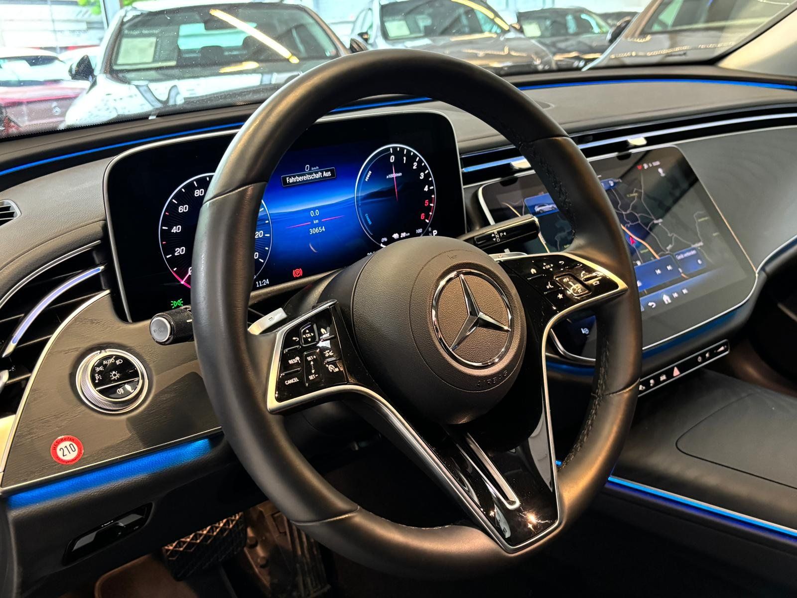 Fahrzeugabbildung Mercedes-Benz E 300 de T AVANTGARDE ADV+AHK+PRIVACY+SIDEBAGFON