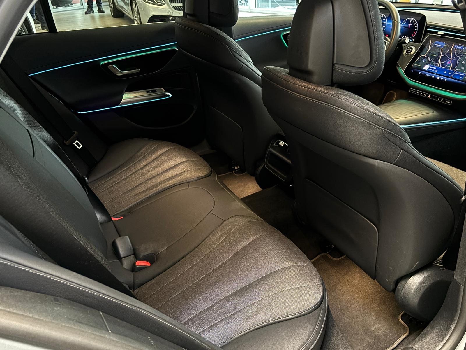 Fahrzeugabbildung Mercedes-Benz E 300 de T AVANTGARDE ADV+AHK+PRIVACY+SIDEBAGFON