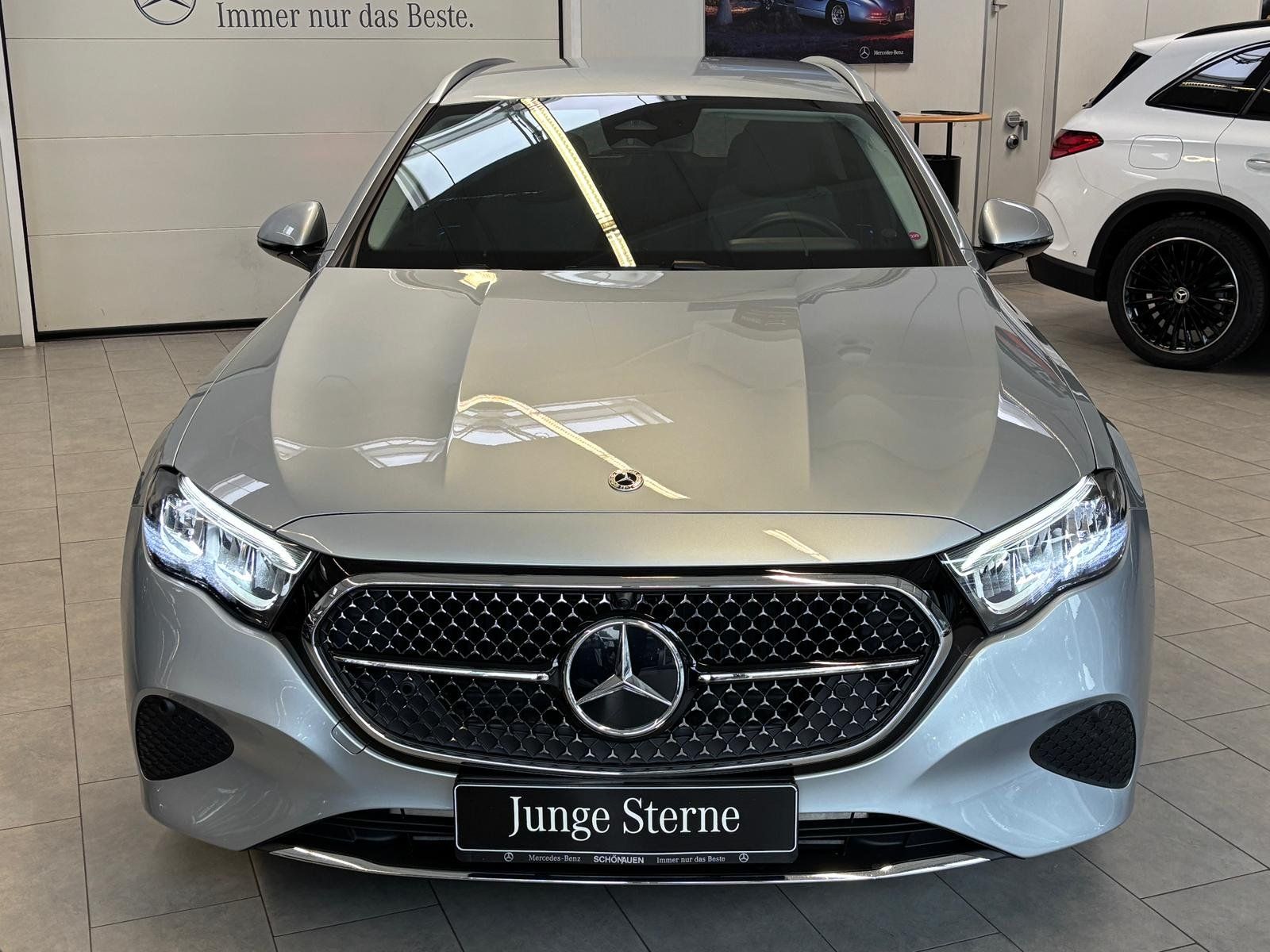 Fahrzeugabbildung Mercedes-Benz E 300 de T AVANTGARDE ADV+AHK+PRIVACY+SIDEBAGFON