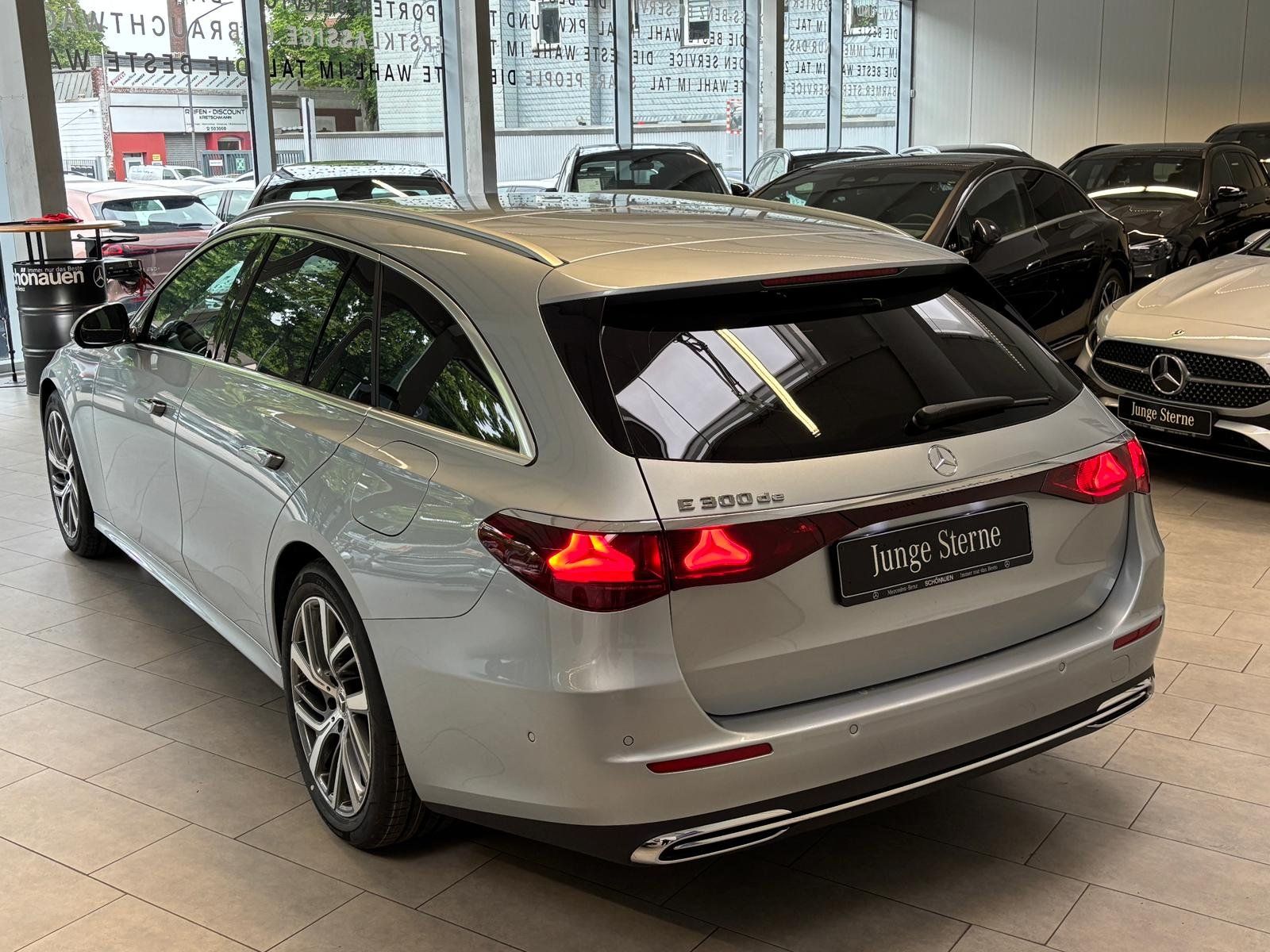 Fahrzeugabbildung Mercedes-Benz E 300 de T AVANTGARDE ADV+AHK+PRIVACY+SIDEBAGFON