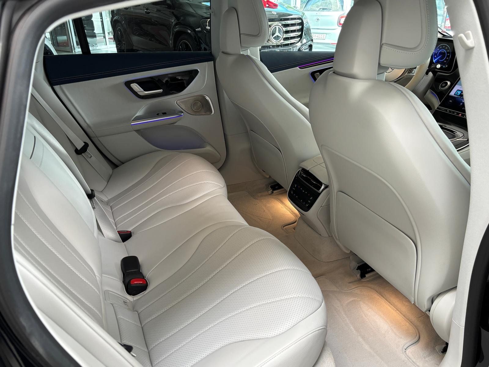 Fahrzeugabbildung Mercedes-Benz EQE 300 PREMIUM HAL10°+HUD+AHK+DIGITAL+AC22+BURM