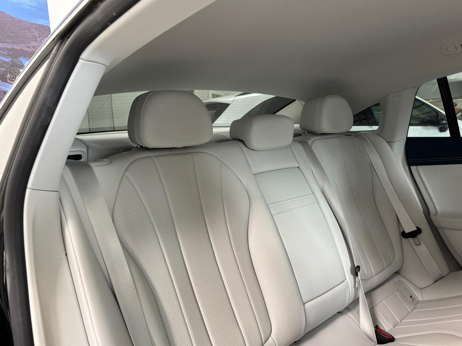 Fahrzeugabbildung Mercedes-Benz EQE 300 PREMIUM HAL10°+HUD+AHK+DIGITAL+AC22+BURM