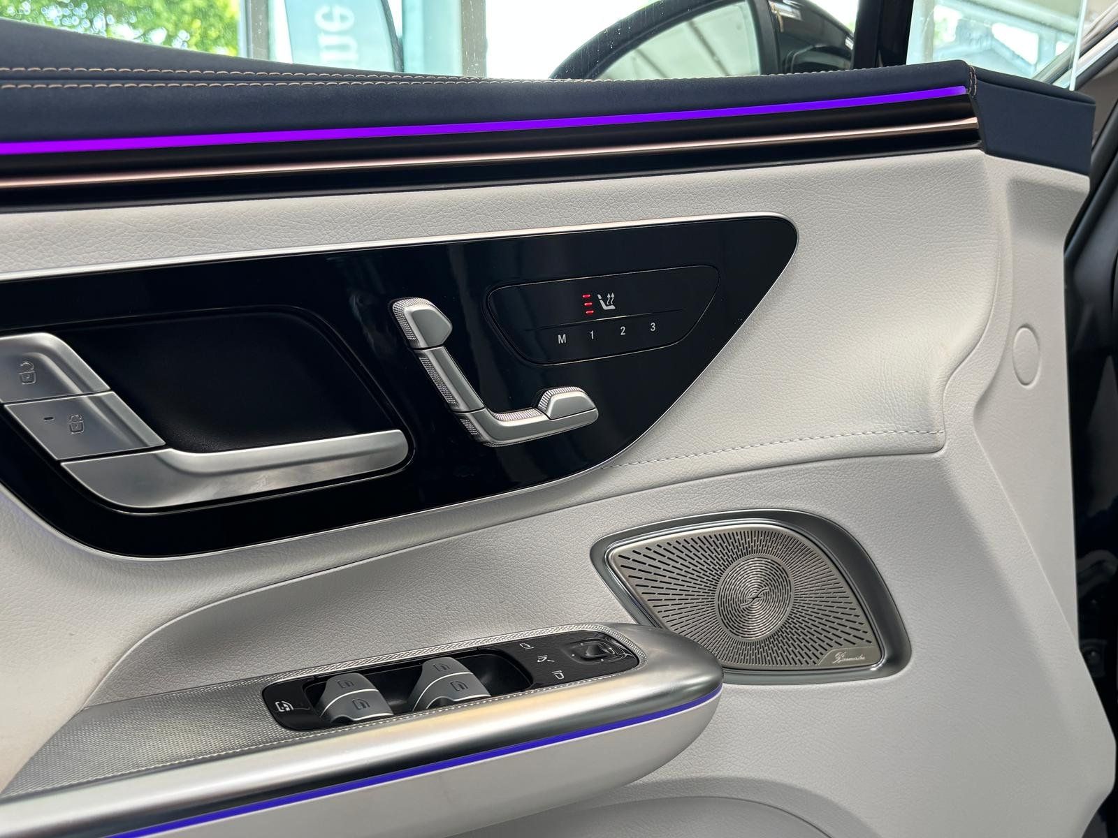 Fahrzeugabbildung Mercedes-Benz EQE 300 PREMIUM HAL10°+HUD+AHK+DIGITAL+AC22+BURM