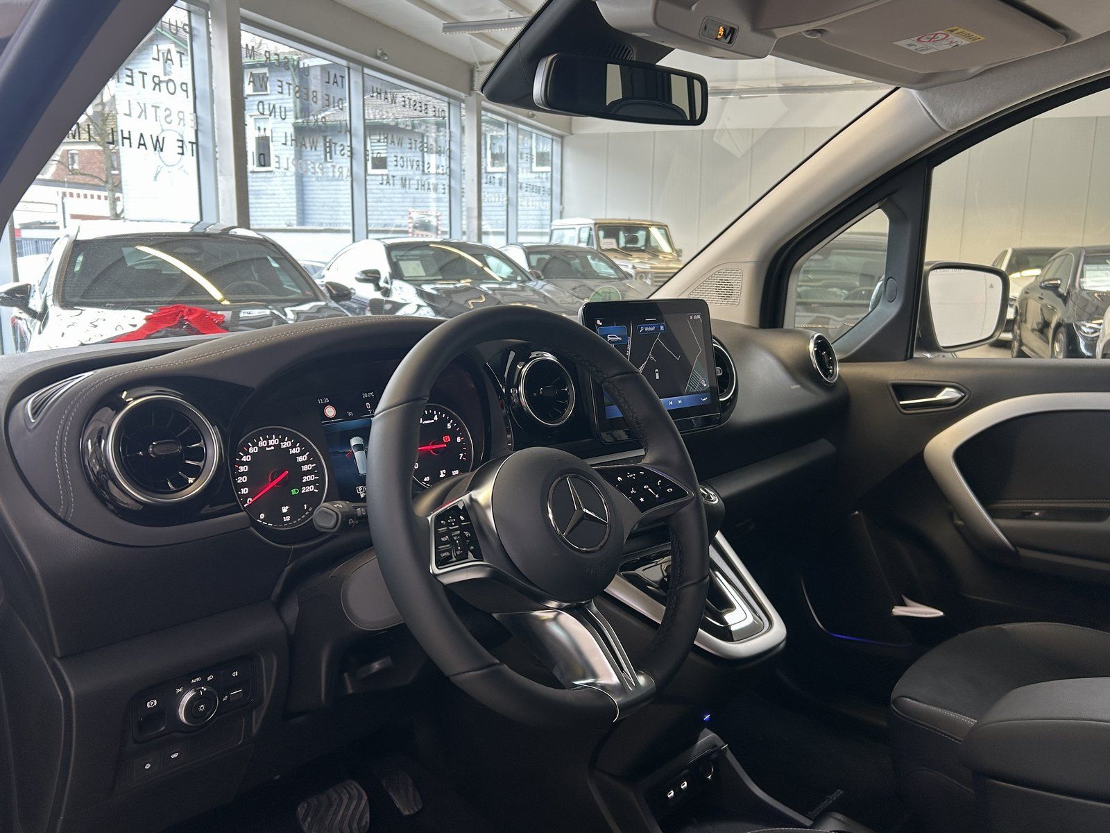 Fahrzeugabbildung Mercedes-Benz T 180 SONDERMODELL KAMERA+TECHNIK+LED+NAVI+SHZ