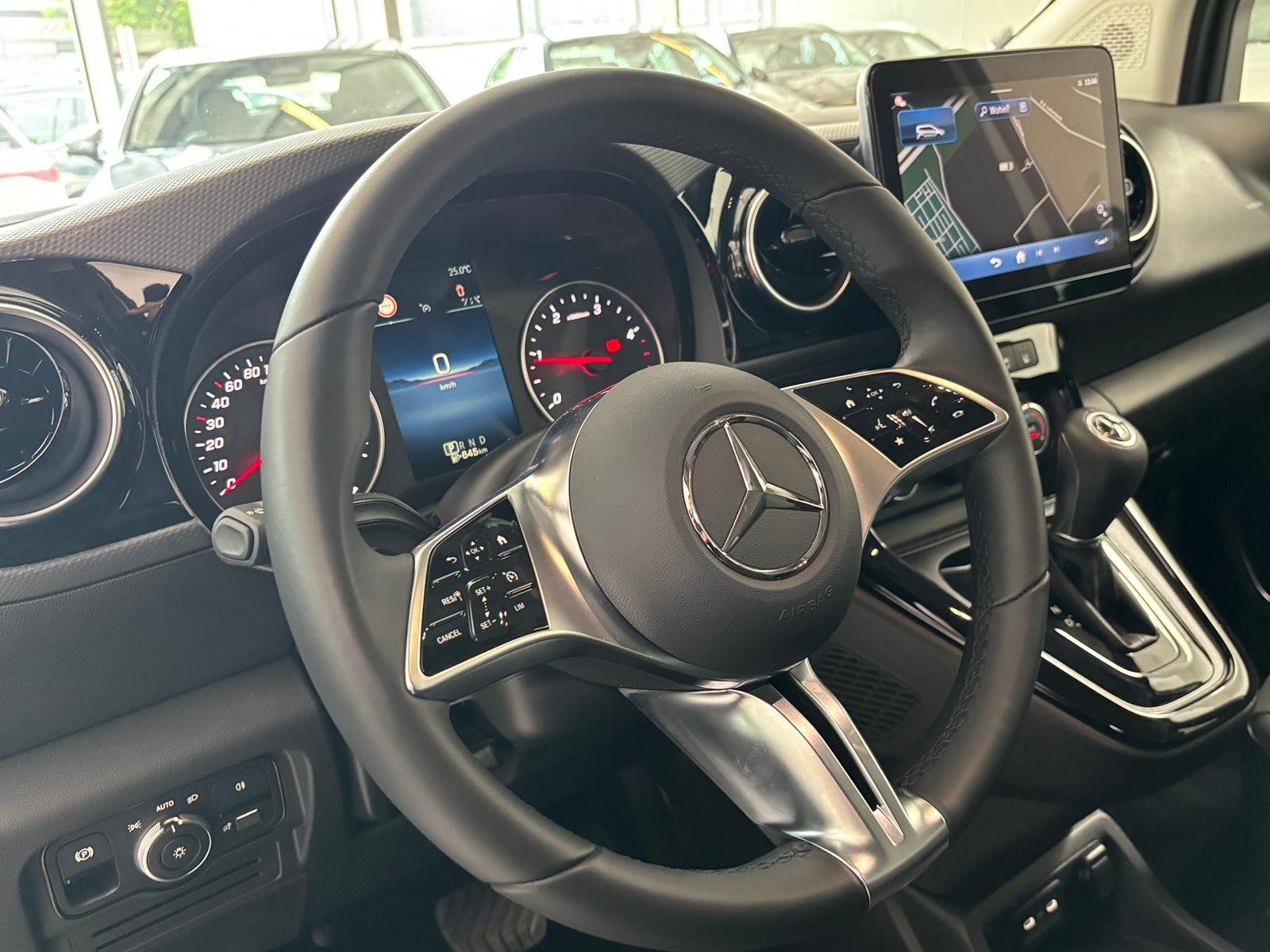 Fahrzeugabbildung Mercedes-Benz T 180 d LED+7G+KAMERA+TOTWINKEL+TEMPOMAT+SHZ