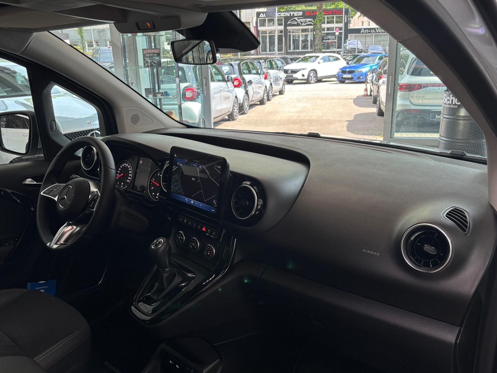 Fahrzeugabbildung Mercedes-Benz T 180 d LED+7G+KAMERA+TOTWINKEL+TEMPOMAT+SHZ