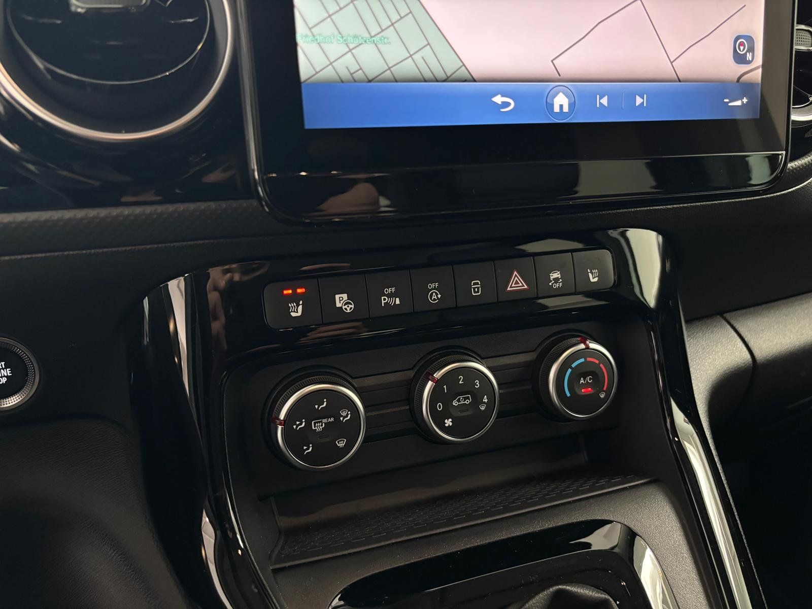 Fahrzeugabbildung Mercedes-Benz T 180 d LED+7G+KAMERA+TOTWINKEL+TEMPOMAT+SHZ