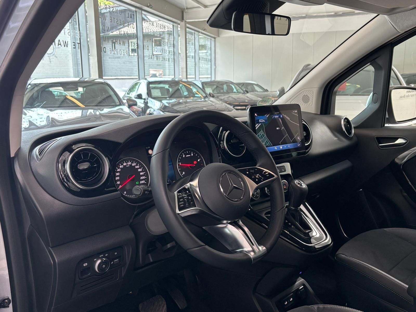 Fahrzeugabbildung Mercedes-Benz T 180 d LED+7G+KAMERA+TOTWINKEL+TEMPOMAT+SHZ