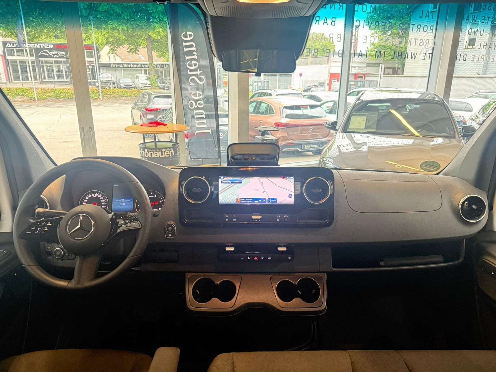 Fahrzeugabbildung Mercedes-Benz Sprinter 319 PRO 3665 Pritsche AHK3,5+LED+LENKHZ