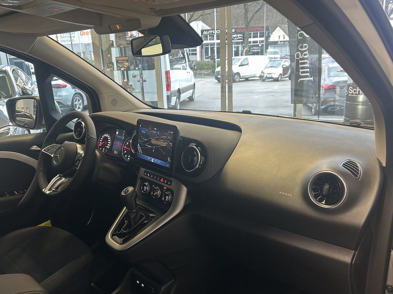 Fahrzeugabbildung Mercedes-Benz T 180 FACELIFT24+EDITION+LED+KAMERA+CARPLAY