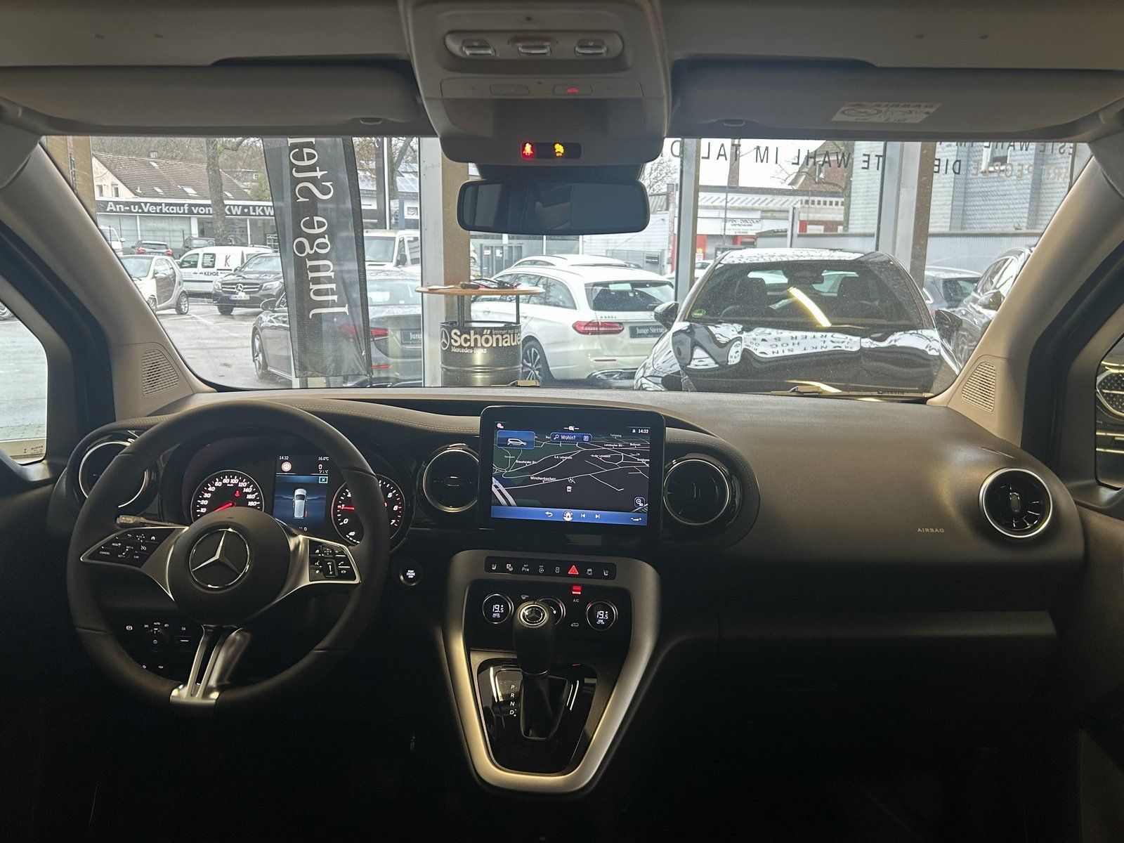 Fahrzeugabbildung Mercedes-Benz T 180 FACELIFT24+EDITION+LED+KAMERA+CARPLAY