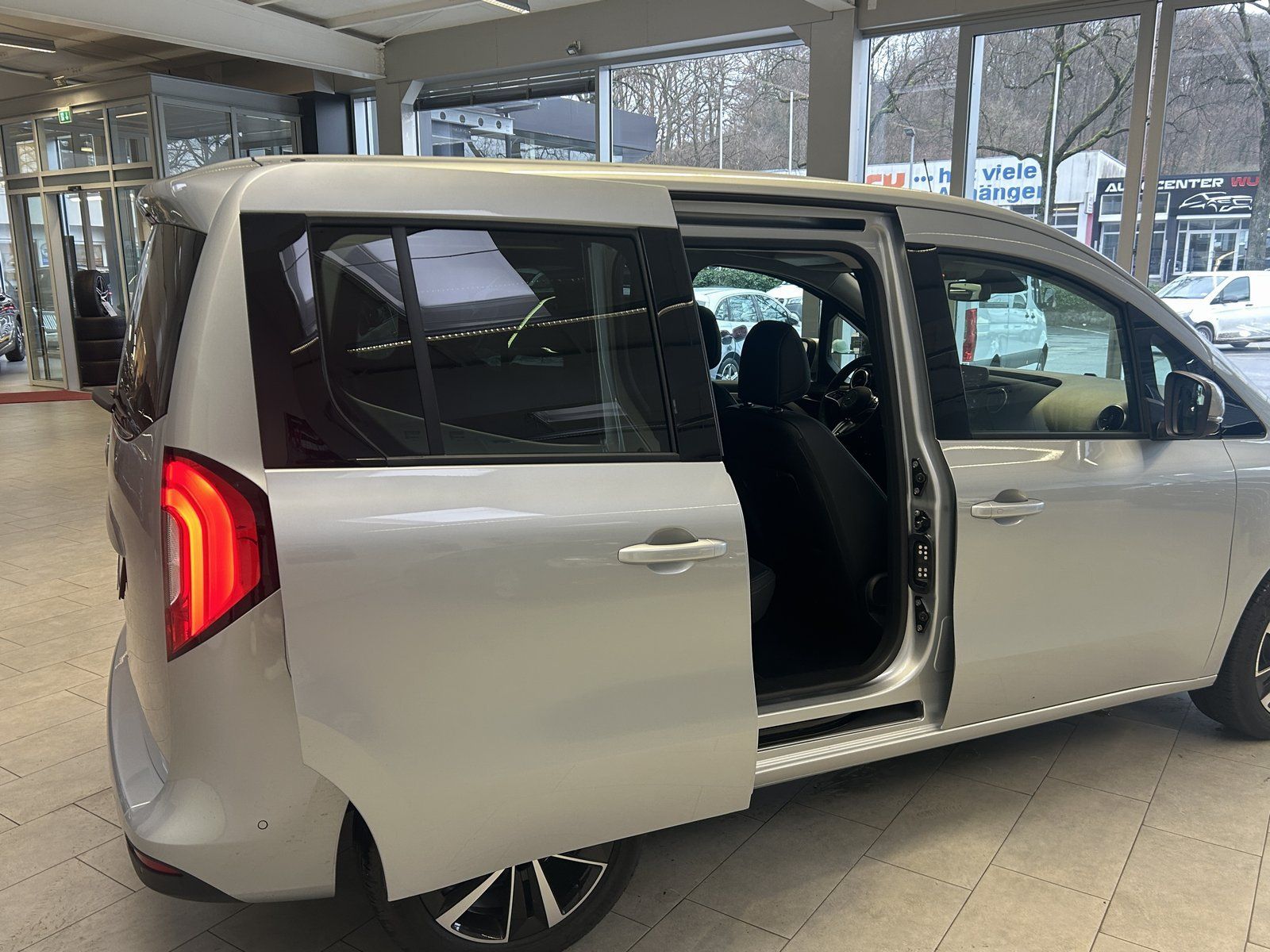 Fahrzeugabbildung Mercedes-Benz T 180 FACELIFT24+EDITION+LED+KAMERA+CARPLAY