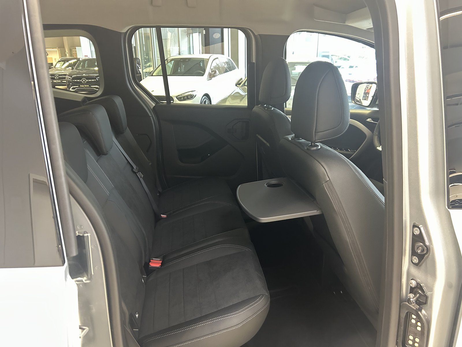 Fahrzeugabbildung Mercedes-Benz T 180 FACELIFT24+EDITION+LED+KAMERA+CARPLAY