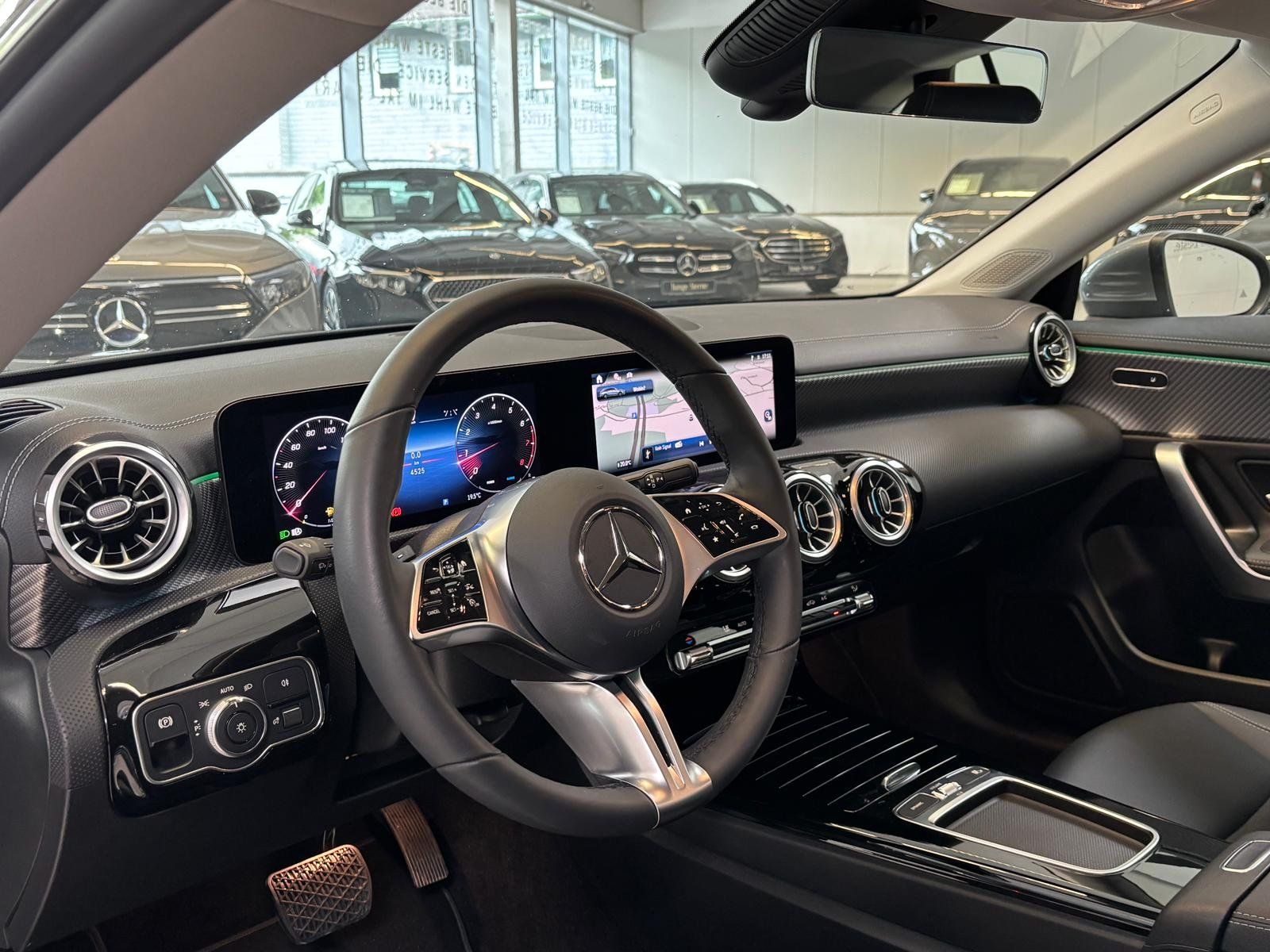 Fahrzeugabbildung Mercedes-Benz CLA 180 SB KEYLESS+360°+DISTRO+EASYPACK+CARPLAY