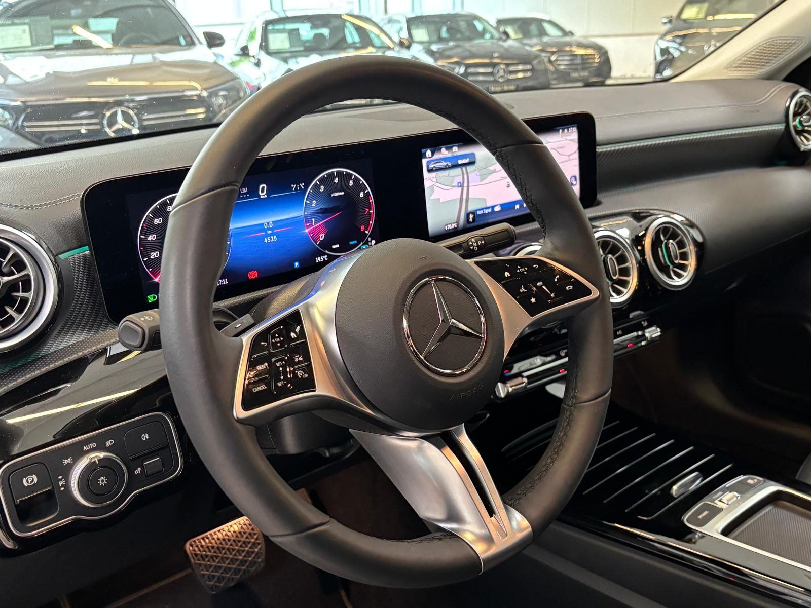 Fahrzeugabbildung Mercedes-Benz CLA 180 SB KEYLESS+360°+DISTRO+EASYPACK+CARPLAY