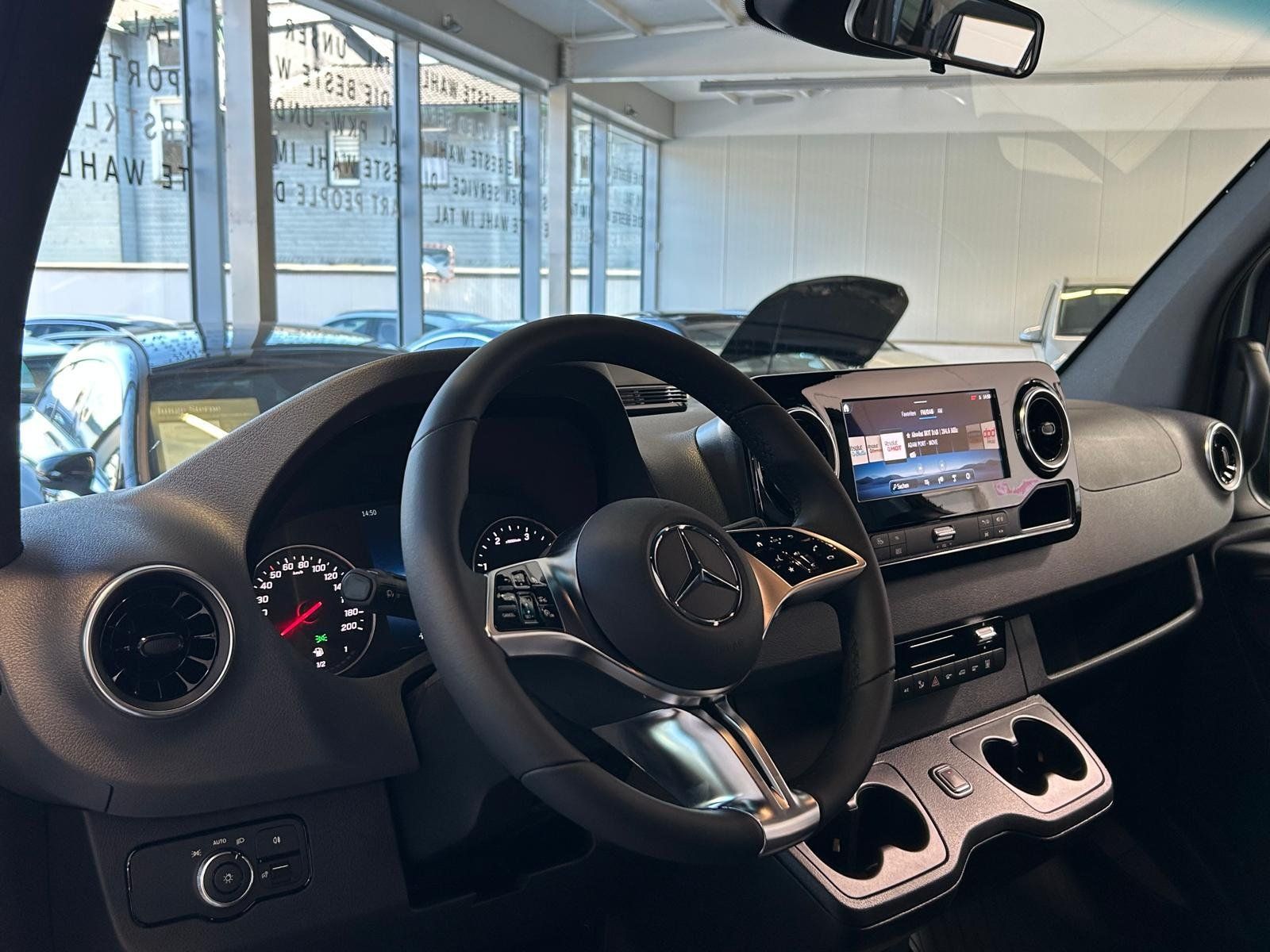 Fahrzeugabbildung Mercedes-Benz Sprinter 317 TOURER STHZ+AHK3,5+SCHWIN+ETÜR+DIST