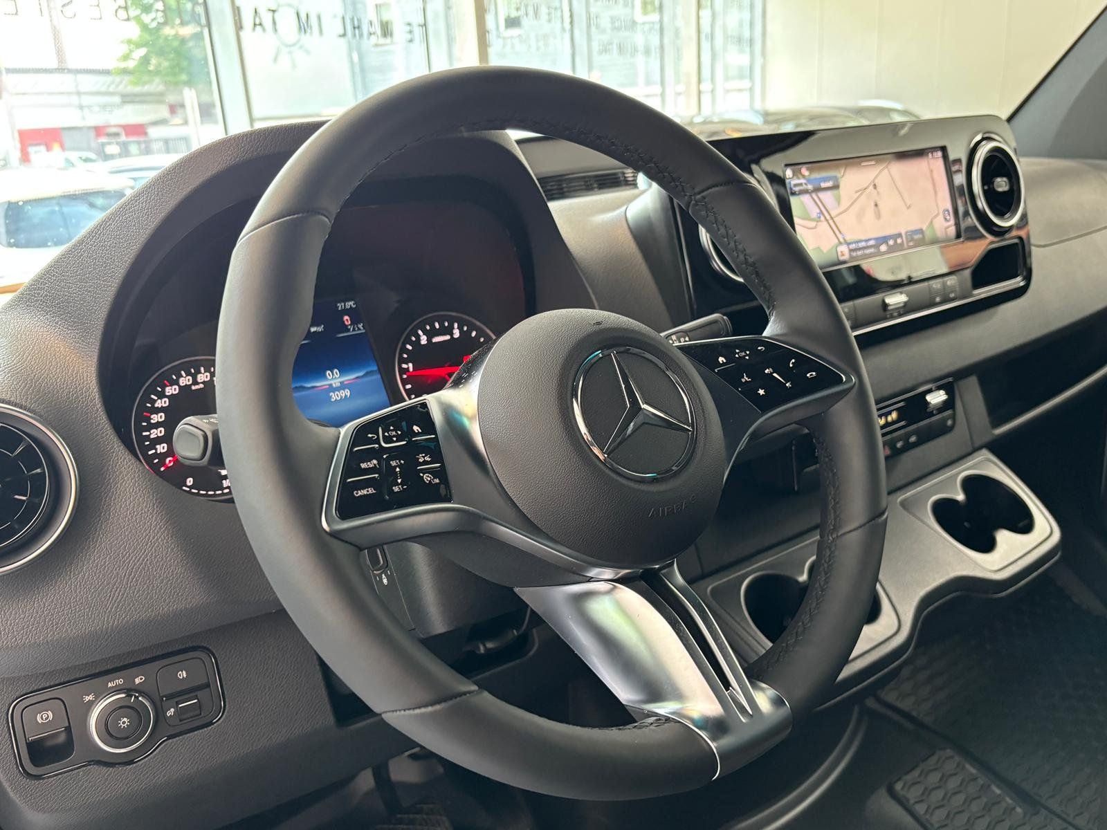 Fahrzeugabbildung Mercedes-Benz Sprinter 317 CDI PRO L2H2+LED+AHK+DISTR+HOLZ+EDW