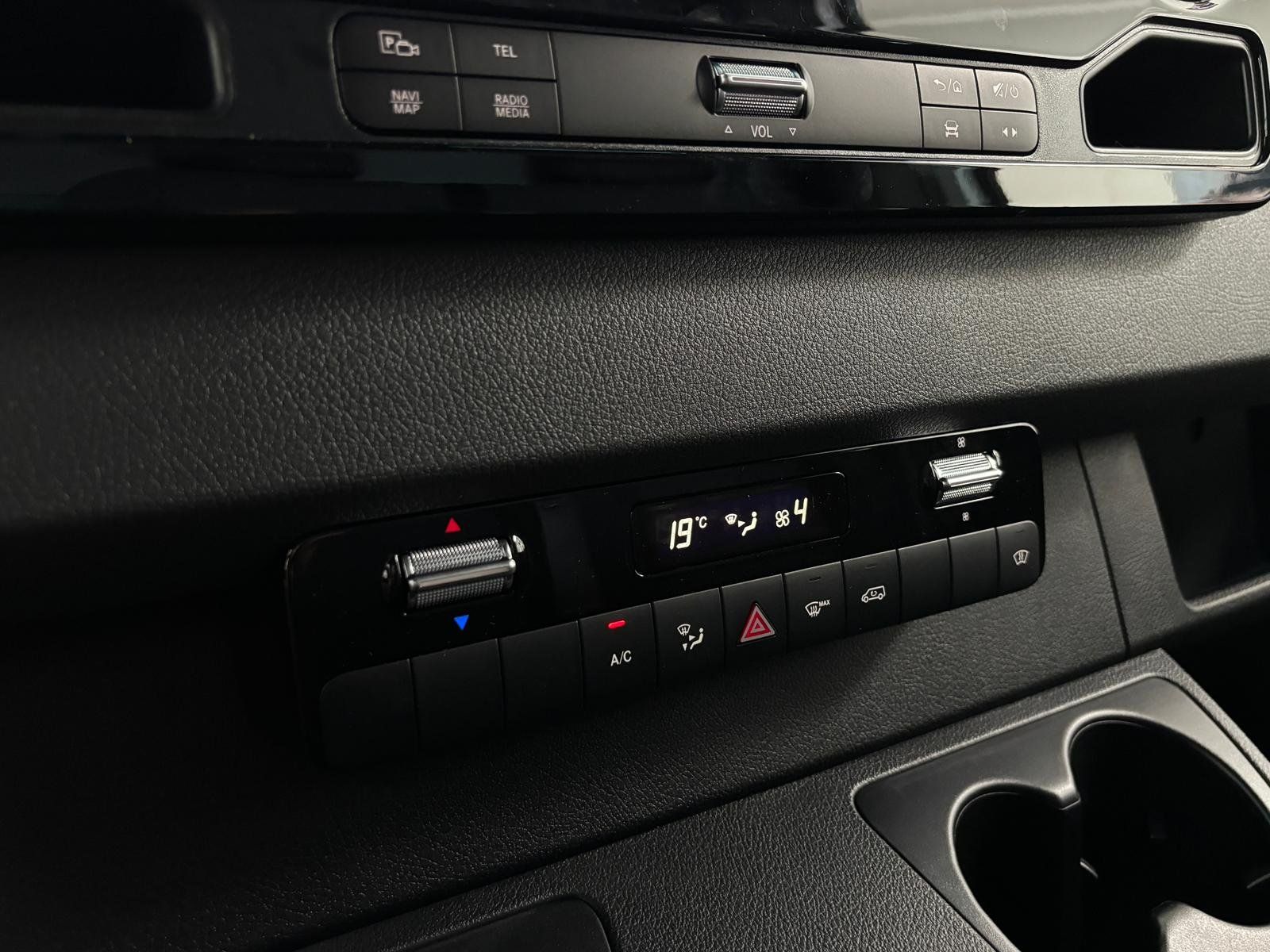 Fahrzeugabbildung Mercedes-Benz Sprinter 317 CDI PRO L2H2+LED+AHK+DISTR+HOLZ+EDW