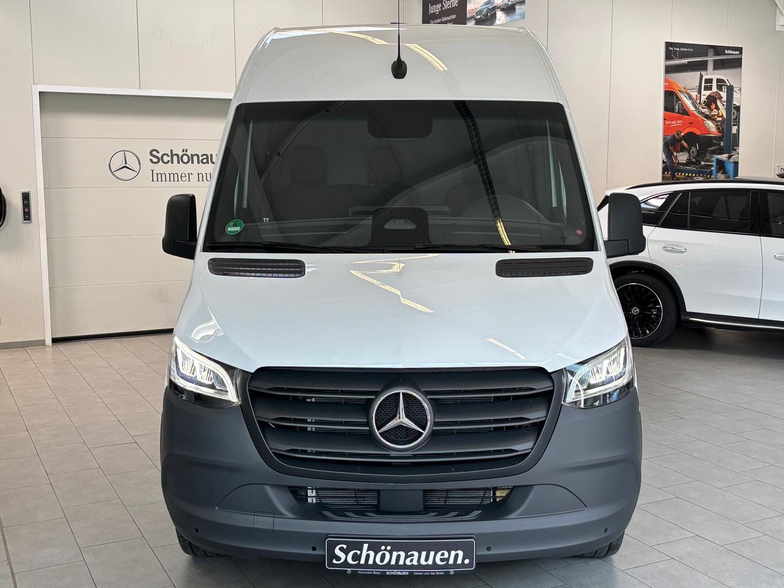 Fahrzeugabbildung Mercedes-Benz Sprinter 317 CDI PRO L2H2+LED+AHK+DISTR+HOLZ+EDW