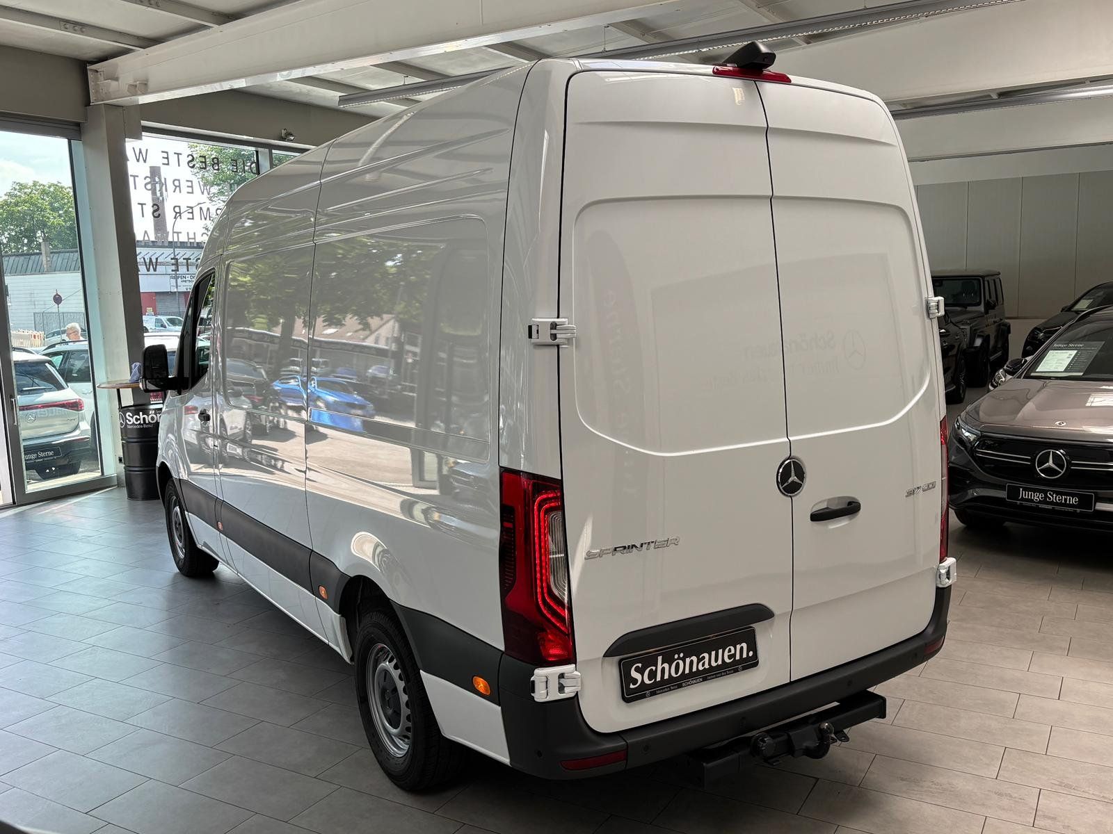 Fahrzeugabbildung Mercedes-Benz Sprinter 317 CDI PRO L2H2+LED+AHK+DISTR+HOLZ+EDW