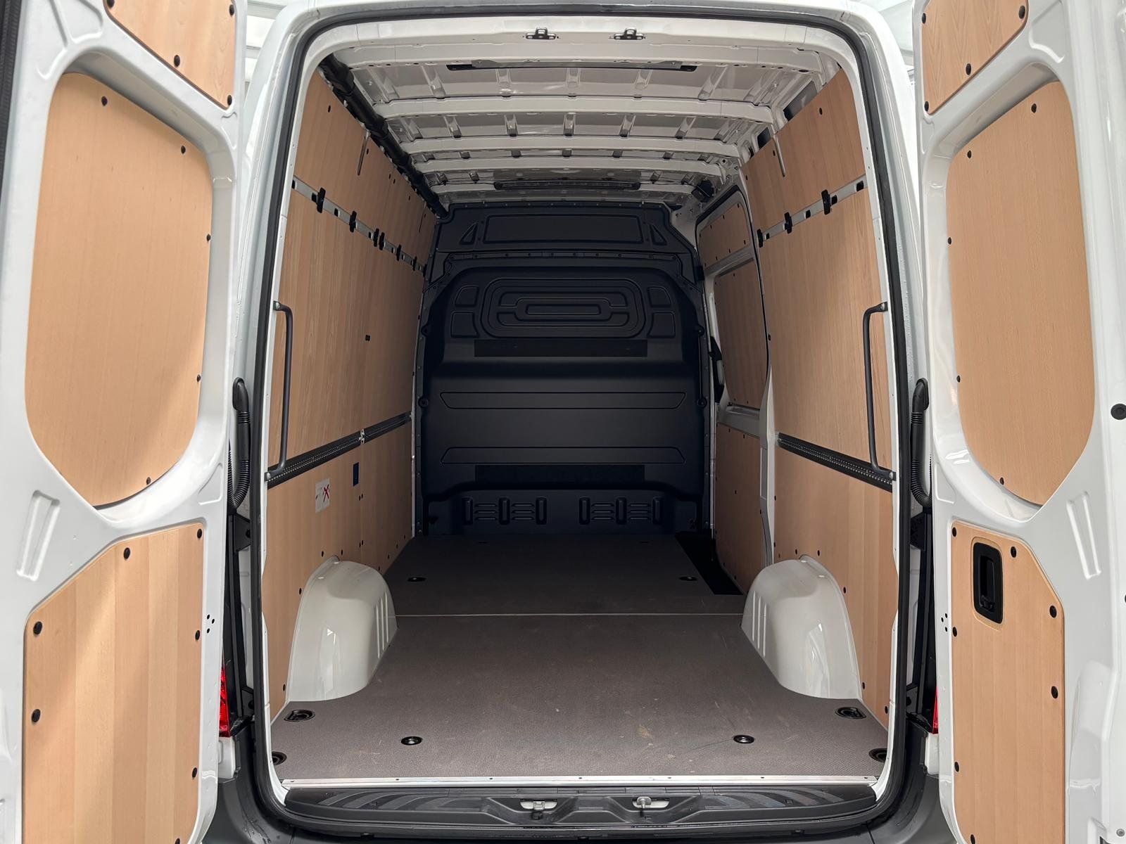 Fahrzeugabbildung Mercedes-Benz Sprinter 317 CDI PRO L2H2+LED+AHK+DISTR+HOLZ+EDW