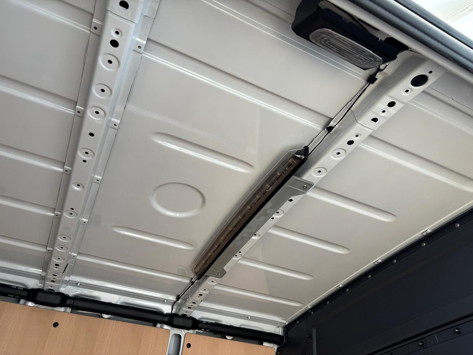 Fahrzeugabbildung Mercedes-Benz Sprinter 317 CDI PRO L2H2+LED+AHK+DISTR+HOLZ+EDW