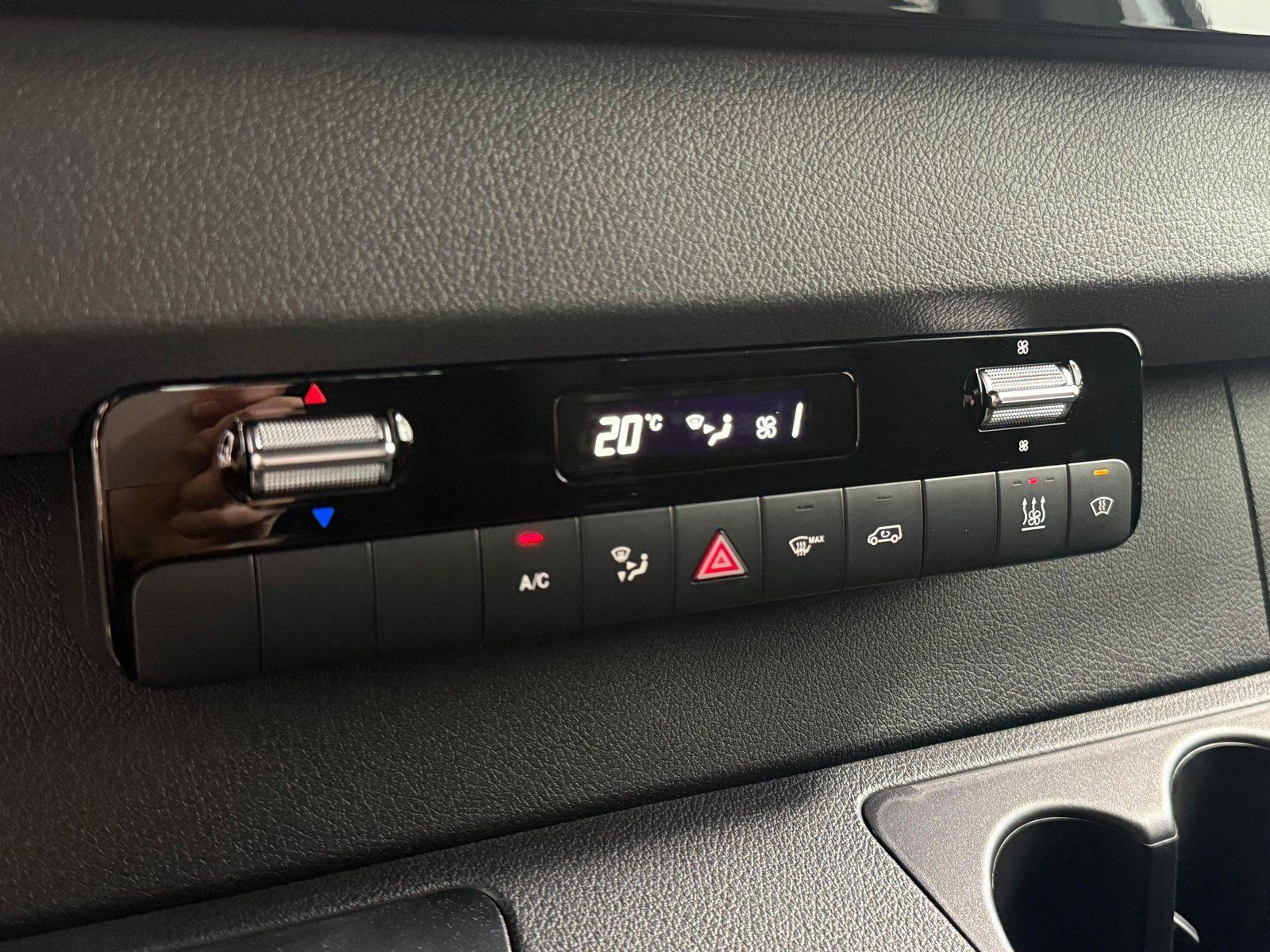 Fahrzeugabbildung Mercedes-Benz Sprinter 319 CDI Standard 4x4 AHK3,5+LED+STDHZ
